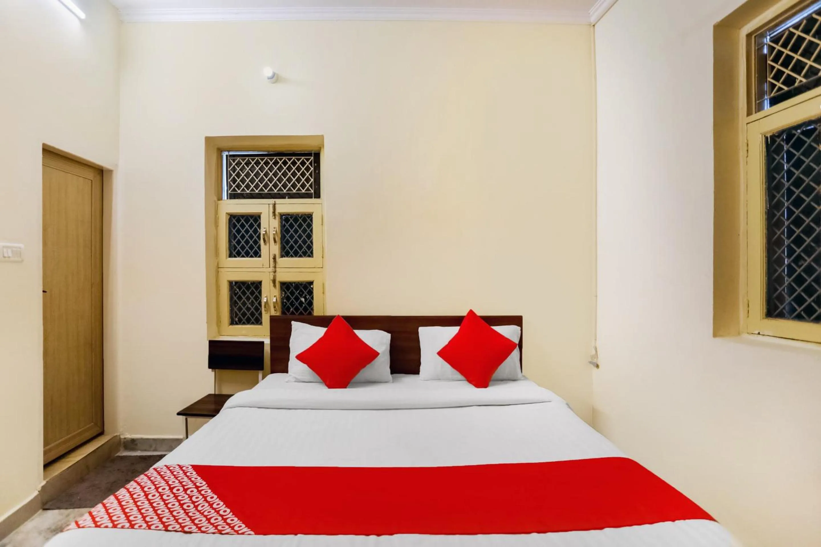 Facade/entrance, Bed in Bandral Residency