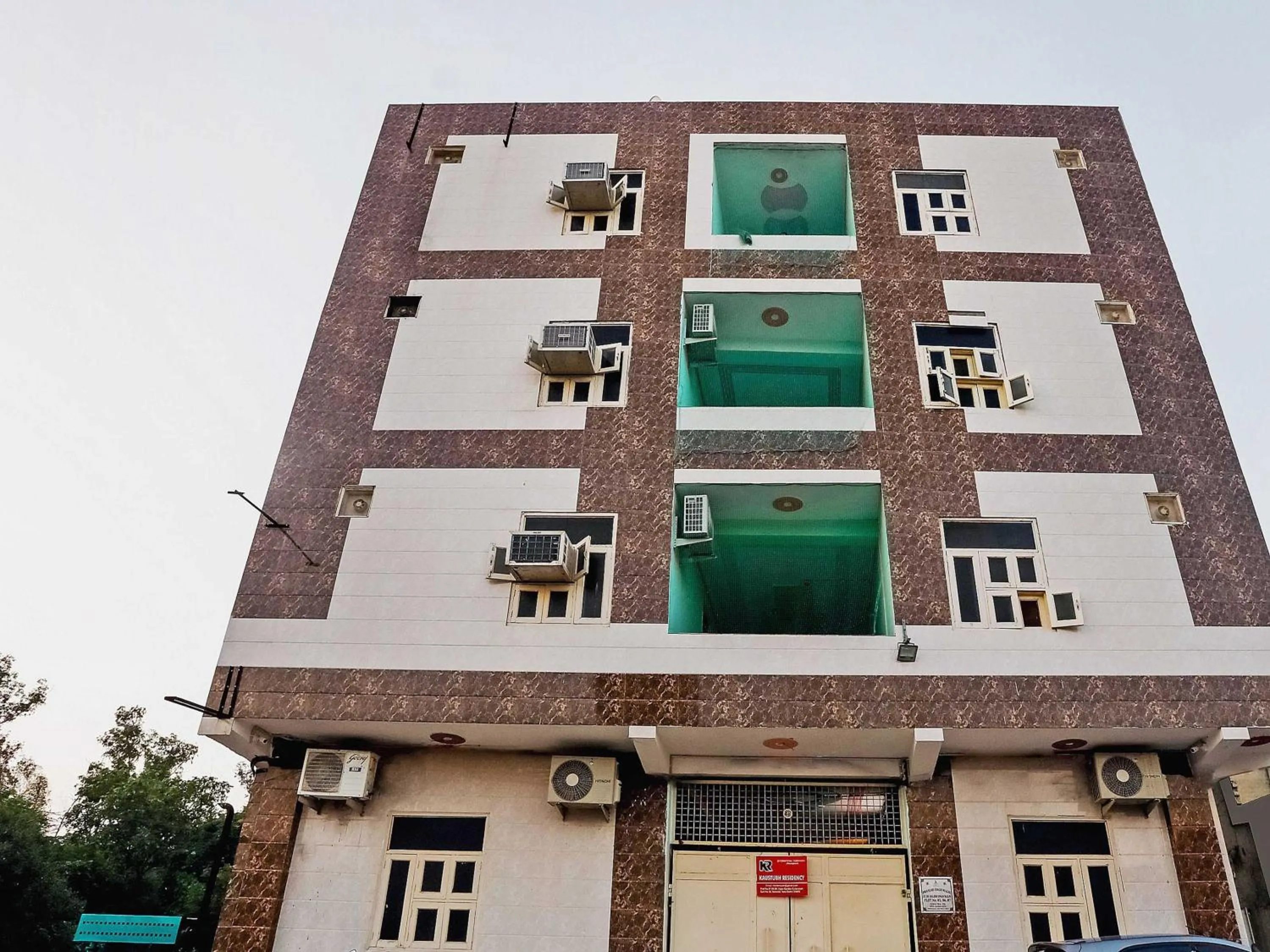 Facade/entrance in Bandral Residency