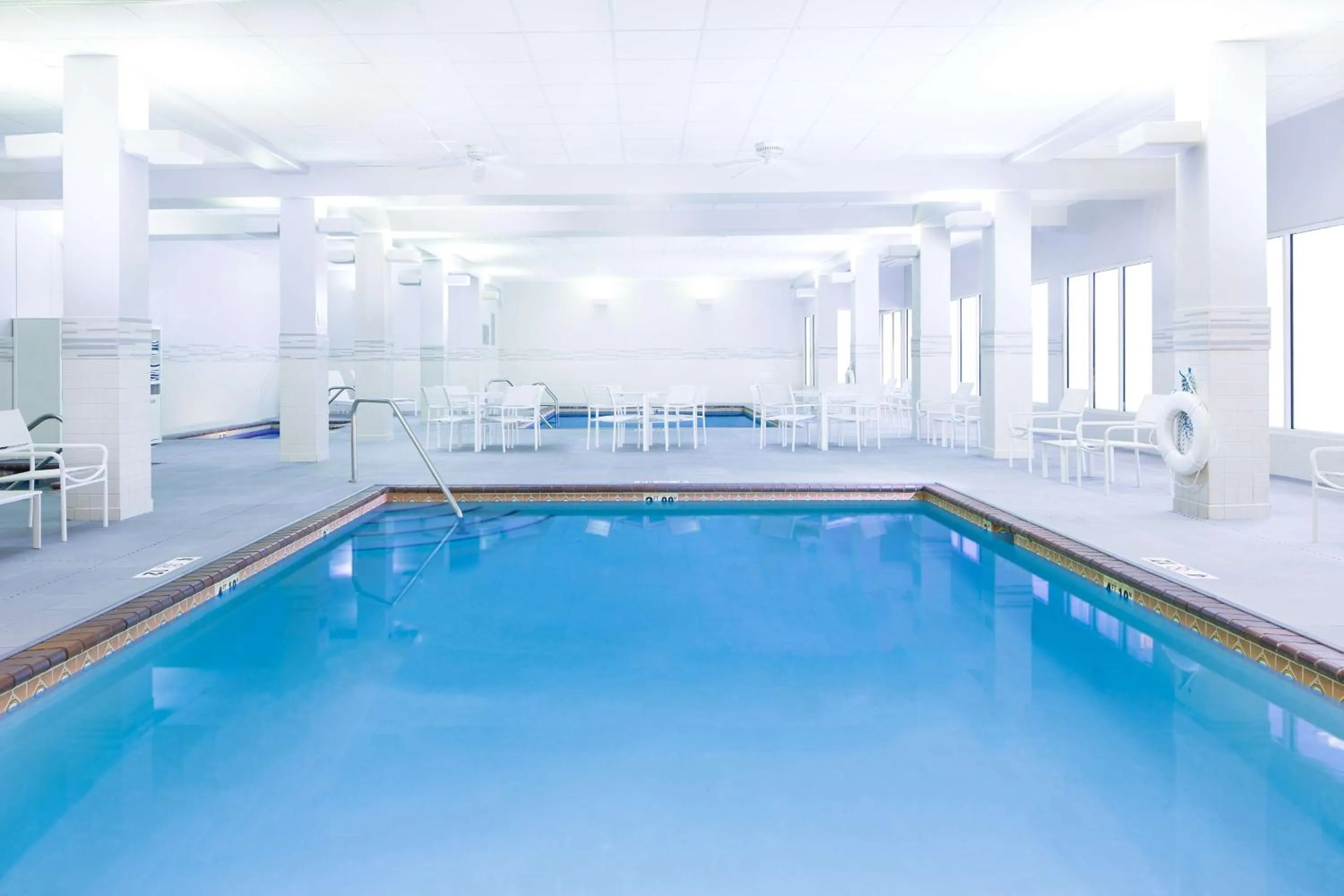 Swimming pool in Park Plaza Minneapolis Mall of America