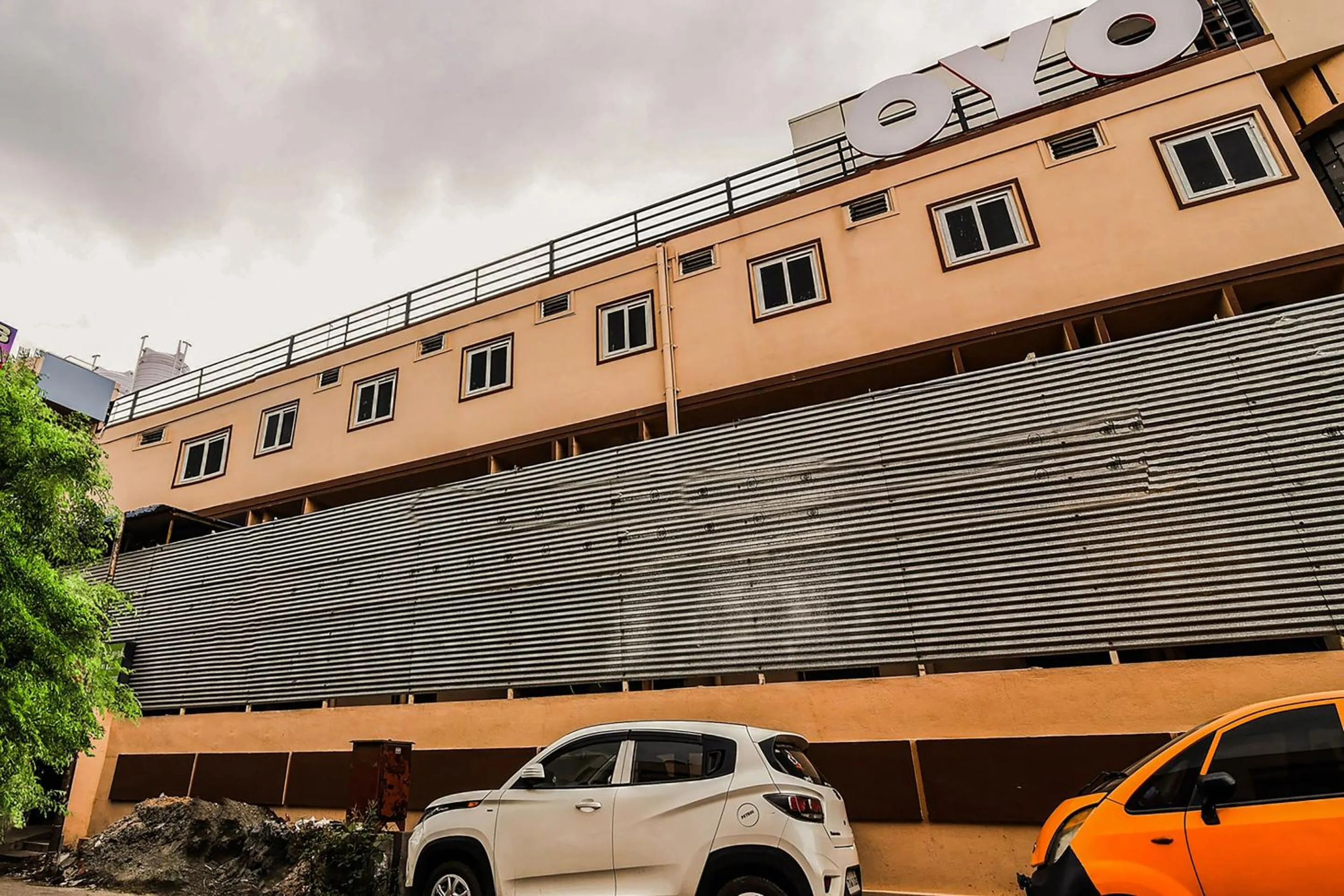 Facade/entrance in Hotel O Maruthi Gandhi Park