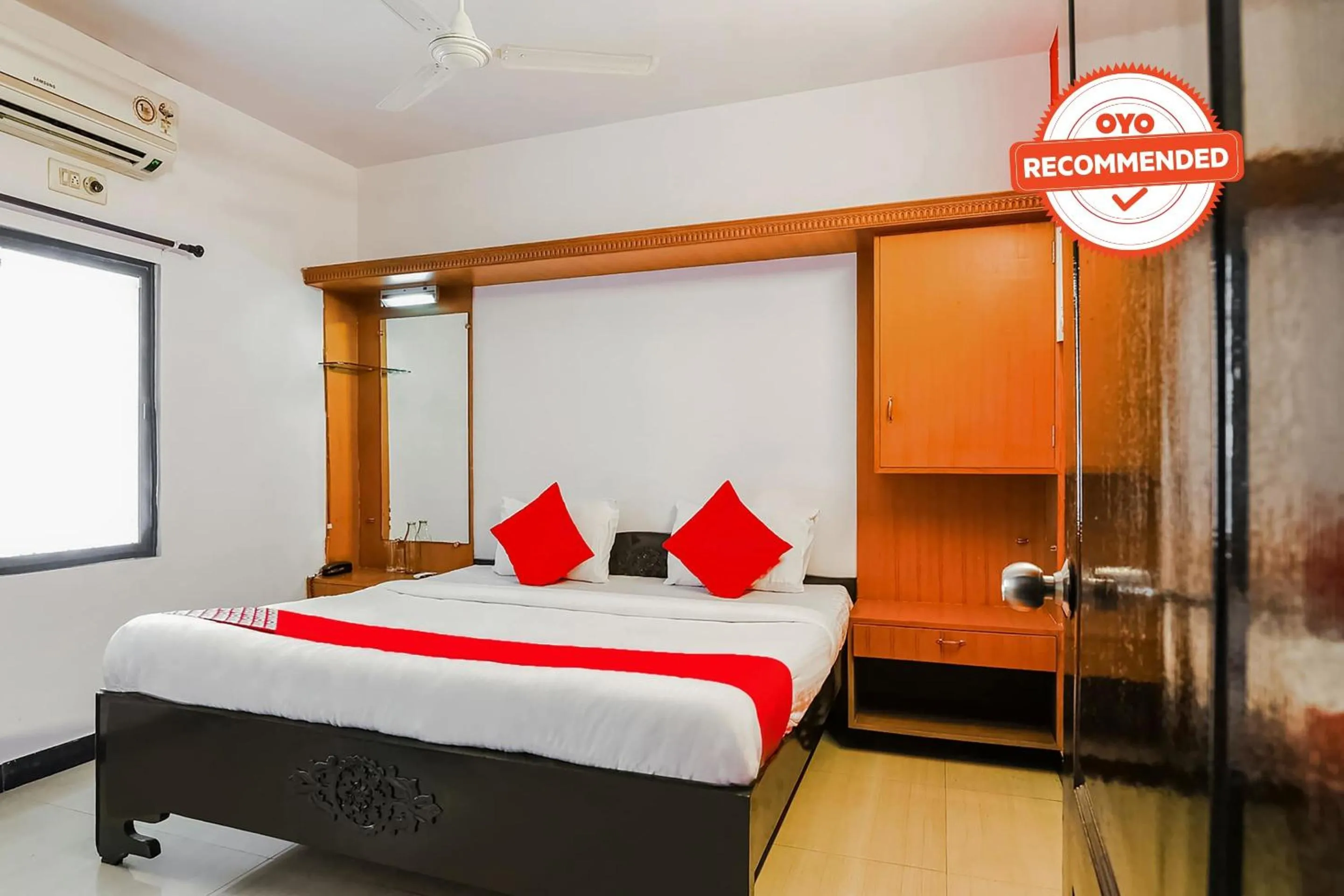 Bedroom, Bed in Hotel O Maruthi Gandhi Park