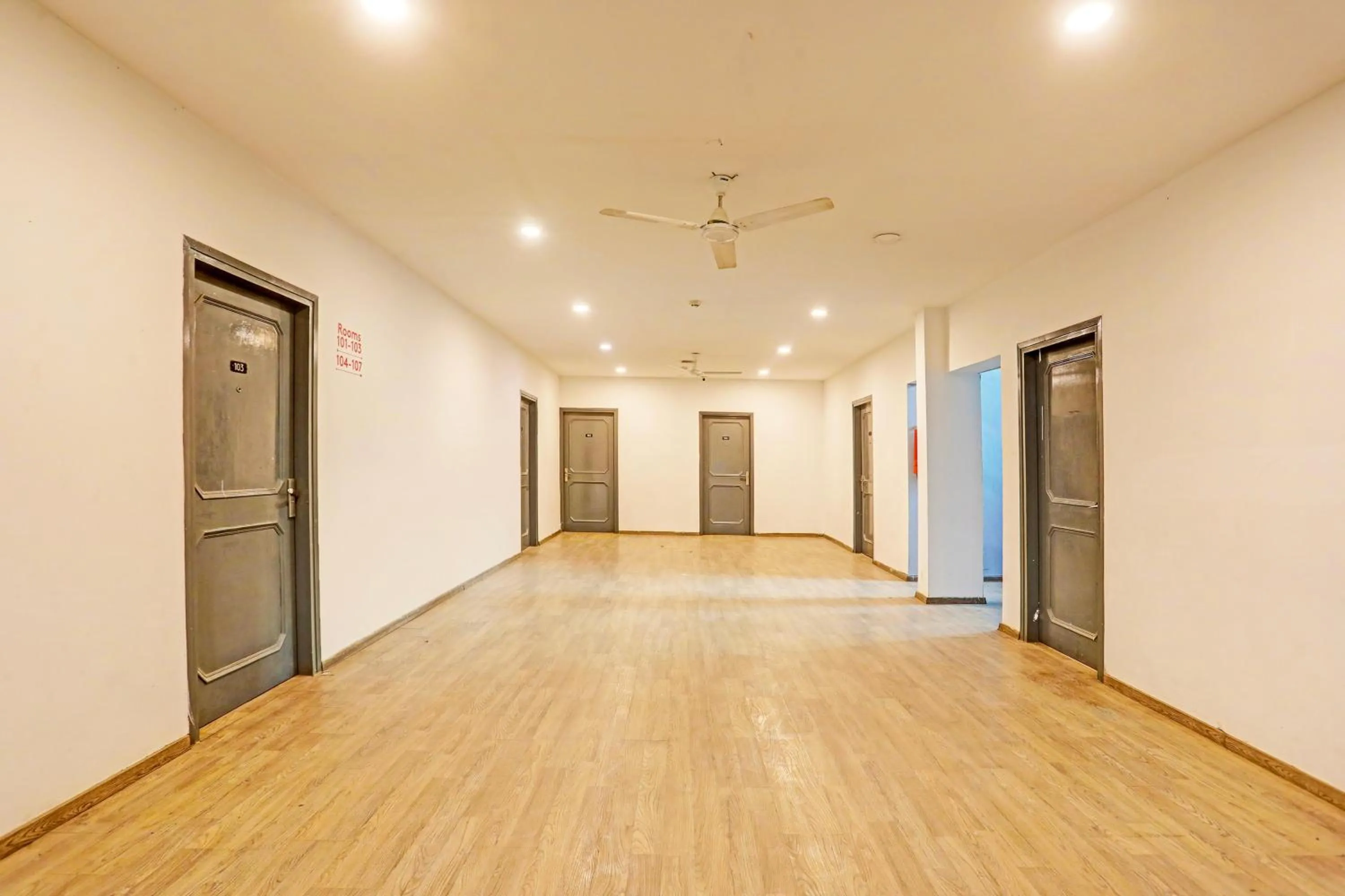 Lobby or reception in Super Townhouse Vijay Khand Gomti Nagar