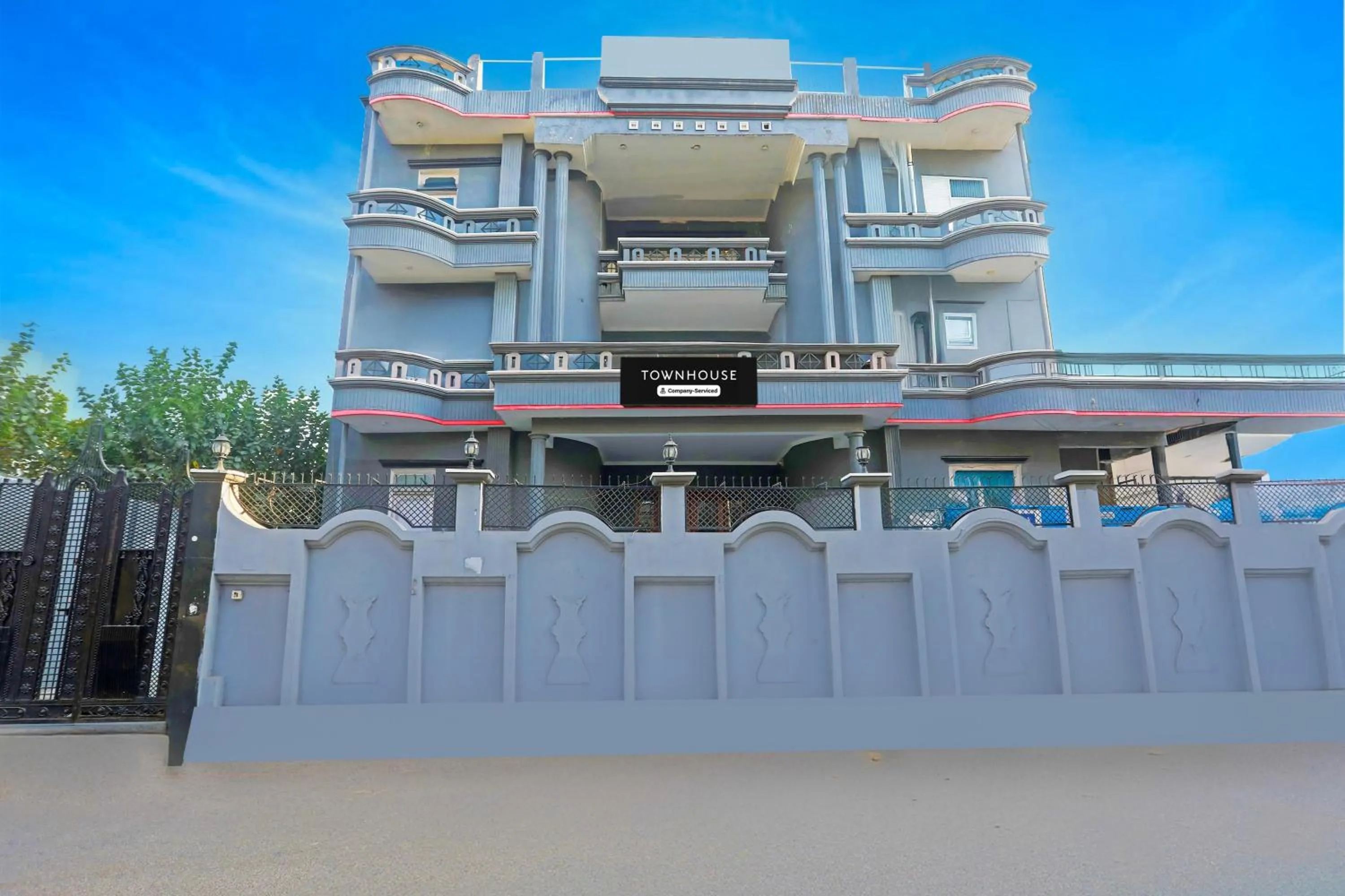 Facade/entrance in Super Townhouse Vijay Khand Gomti Nagar