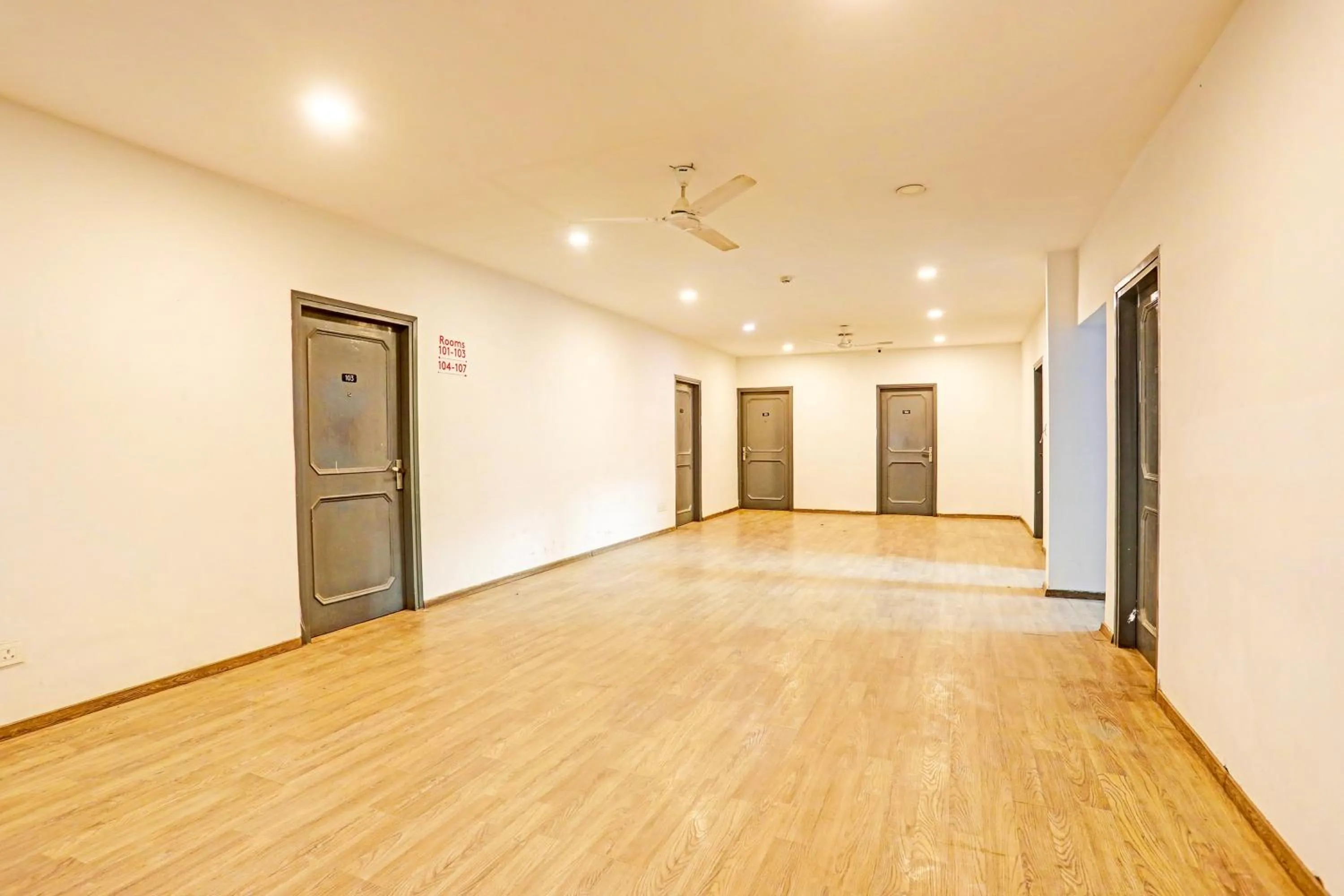 Lobby or reception in Super Townhouse Vijay Khand Gomti Nagar