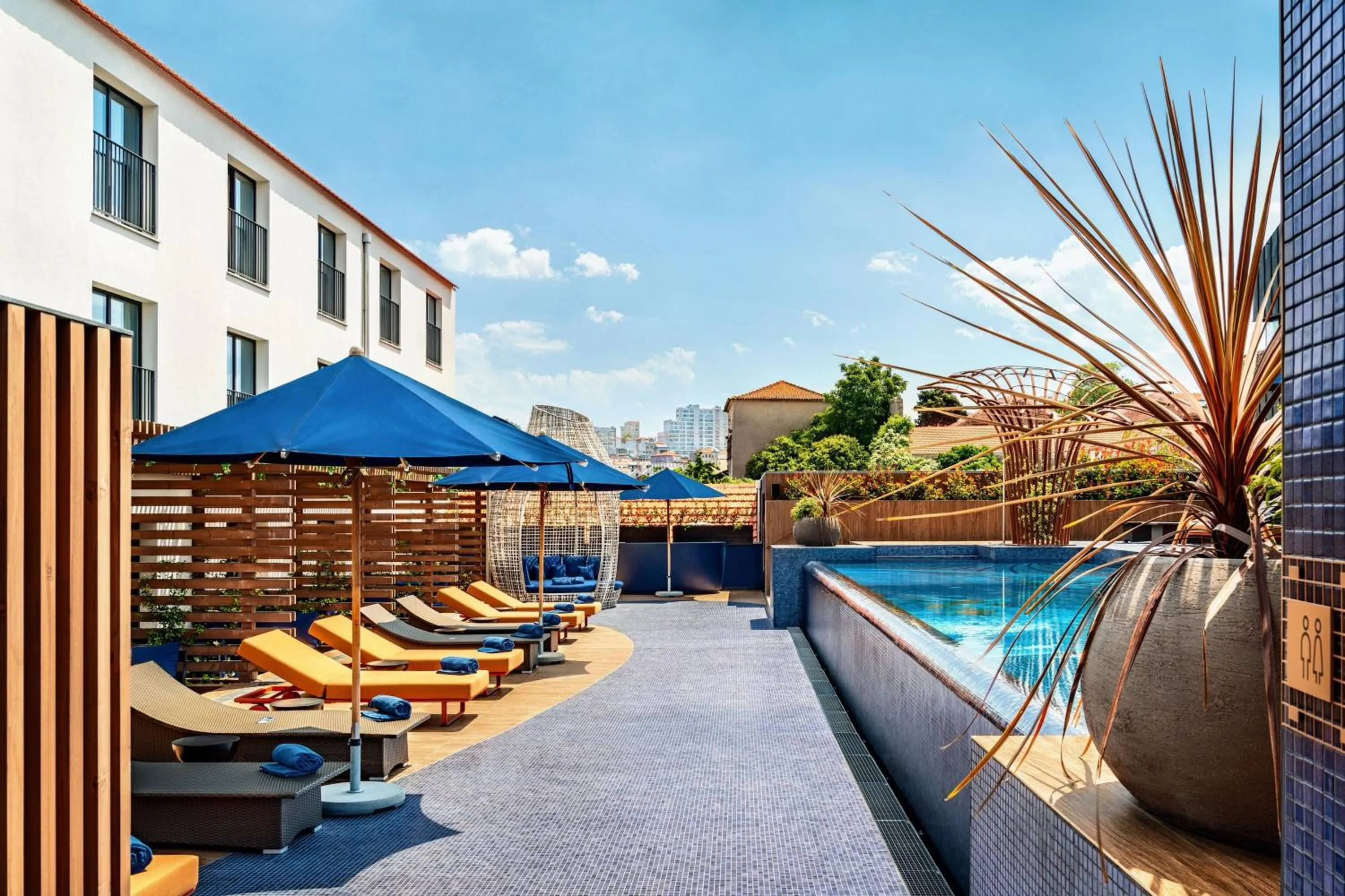 Swimming pool in Forte de Gaia, Autograph Collection