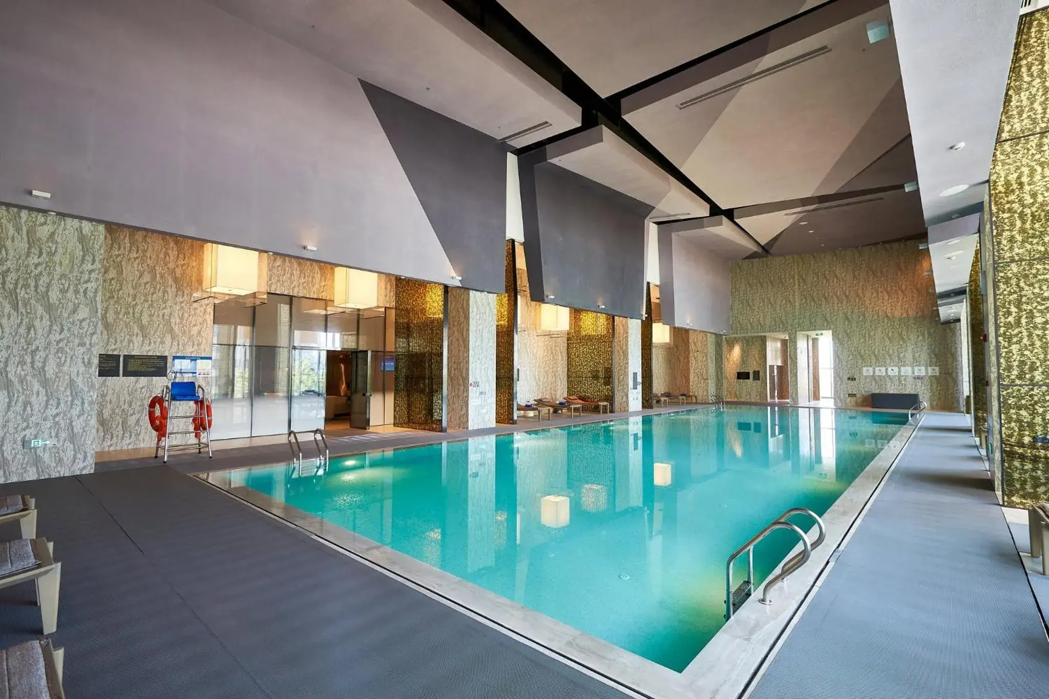 Swimming pool in Crowne Plaza Qidong by IHG Swimming pool in Crowne Plaza Qidong by IHG