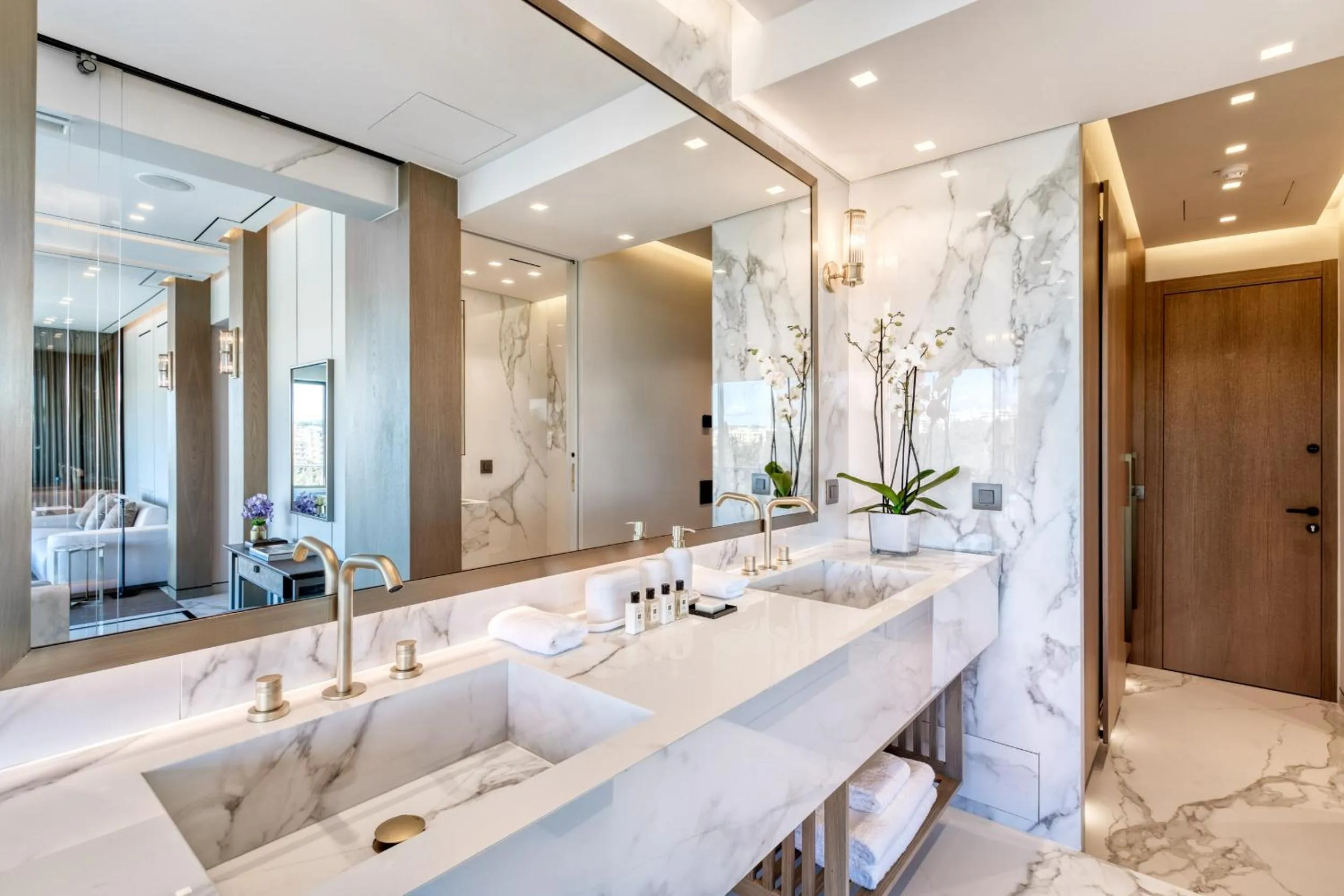 Bathroom in The One Acropolis