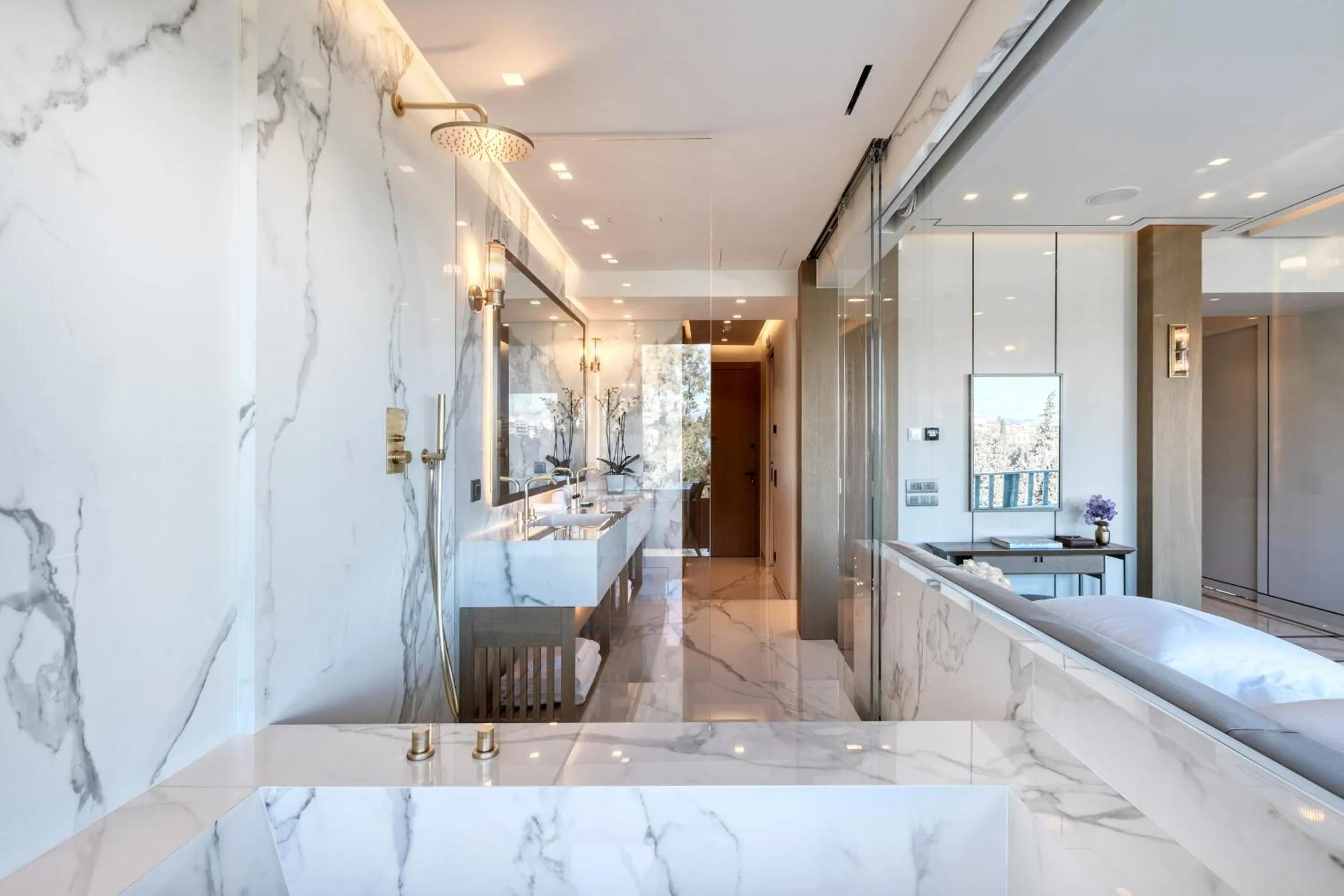 Shower, Bed in The One Acropolis