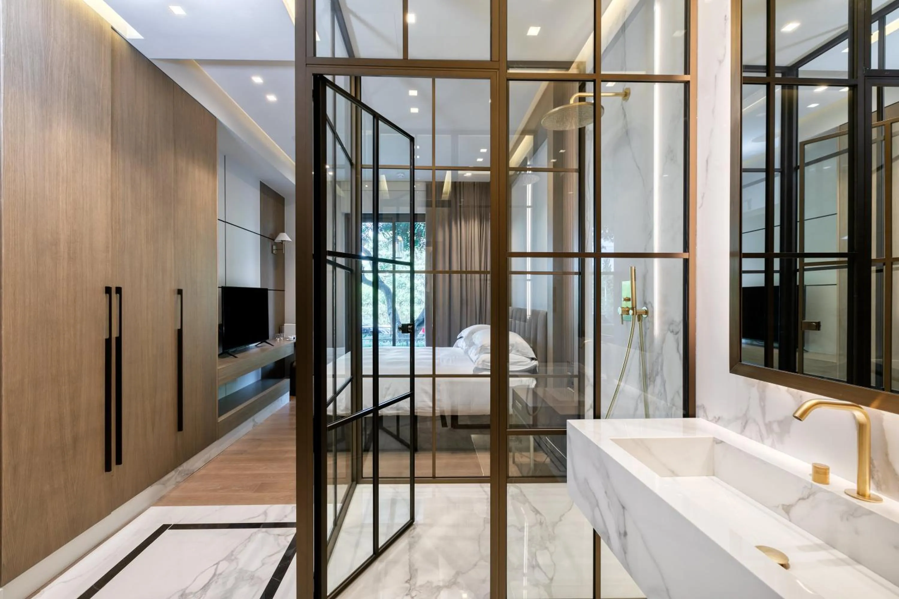 Shower in The One Acropolis