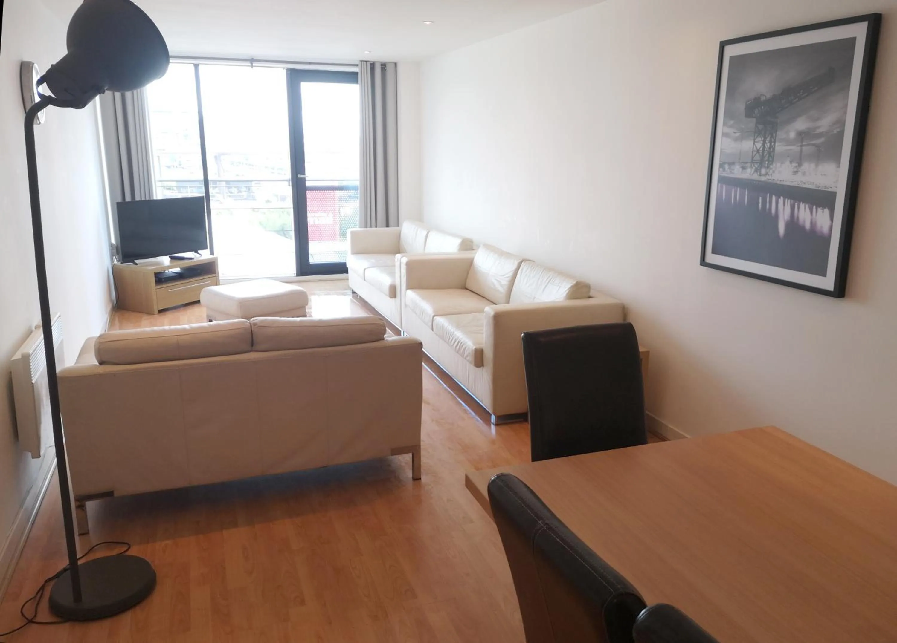 Living room, Bed in Glasgow Central Riverview Luxury Apartment (Sleeps upto 8)
