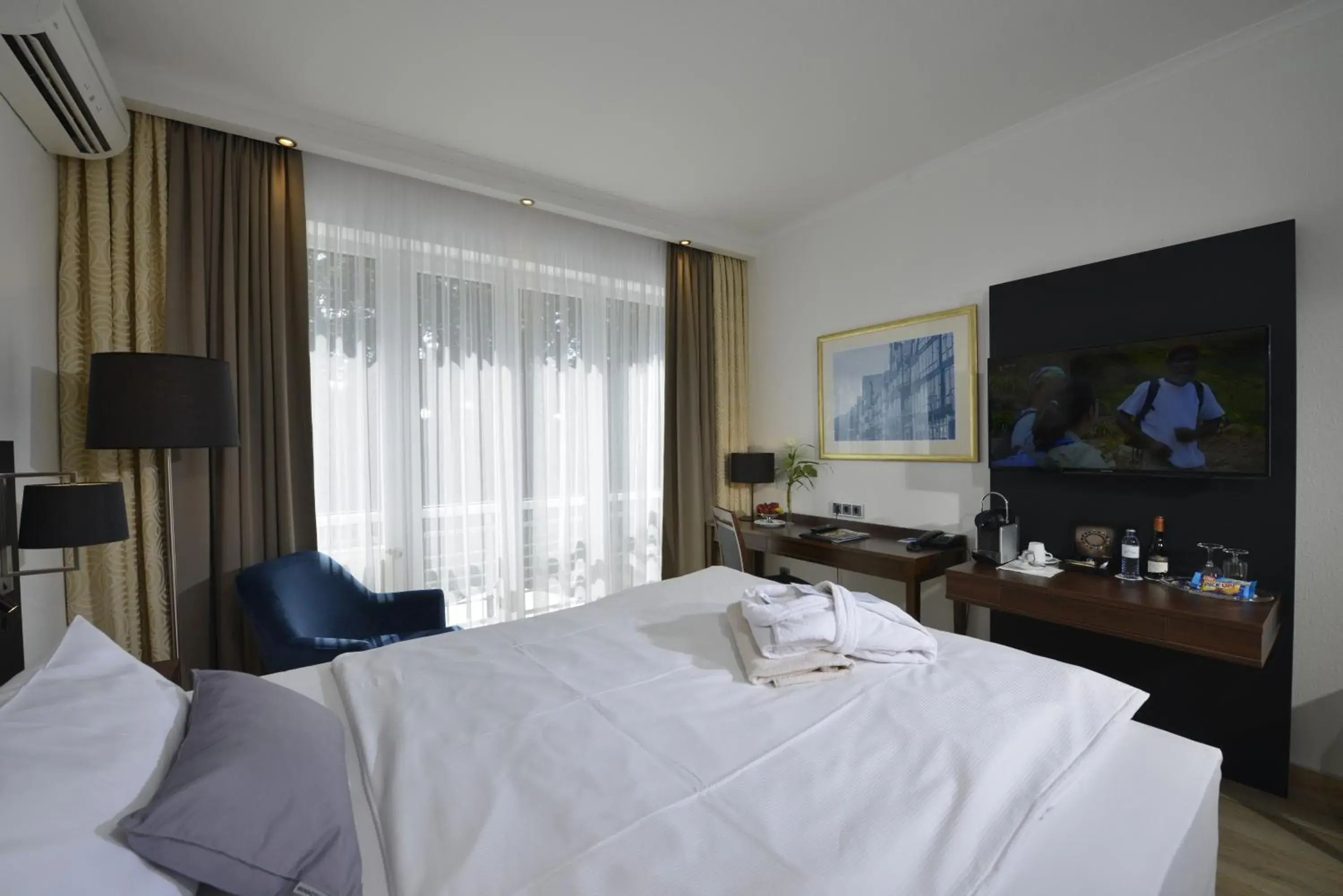 Comfort Queen Room with Air Conditioning in Hotel Caroline Mathilde Comfort Queen Room with Air Conditioning in Hotel Caroline Mathilde