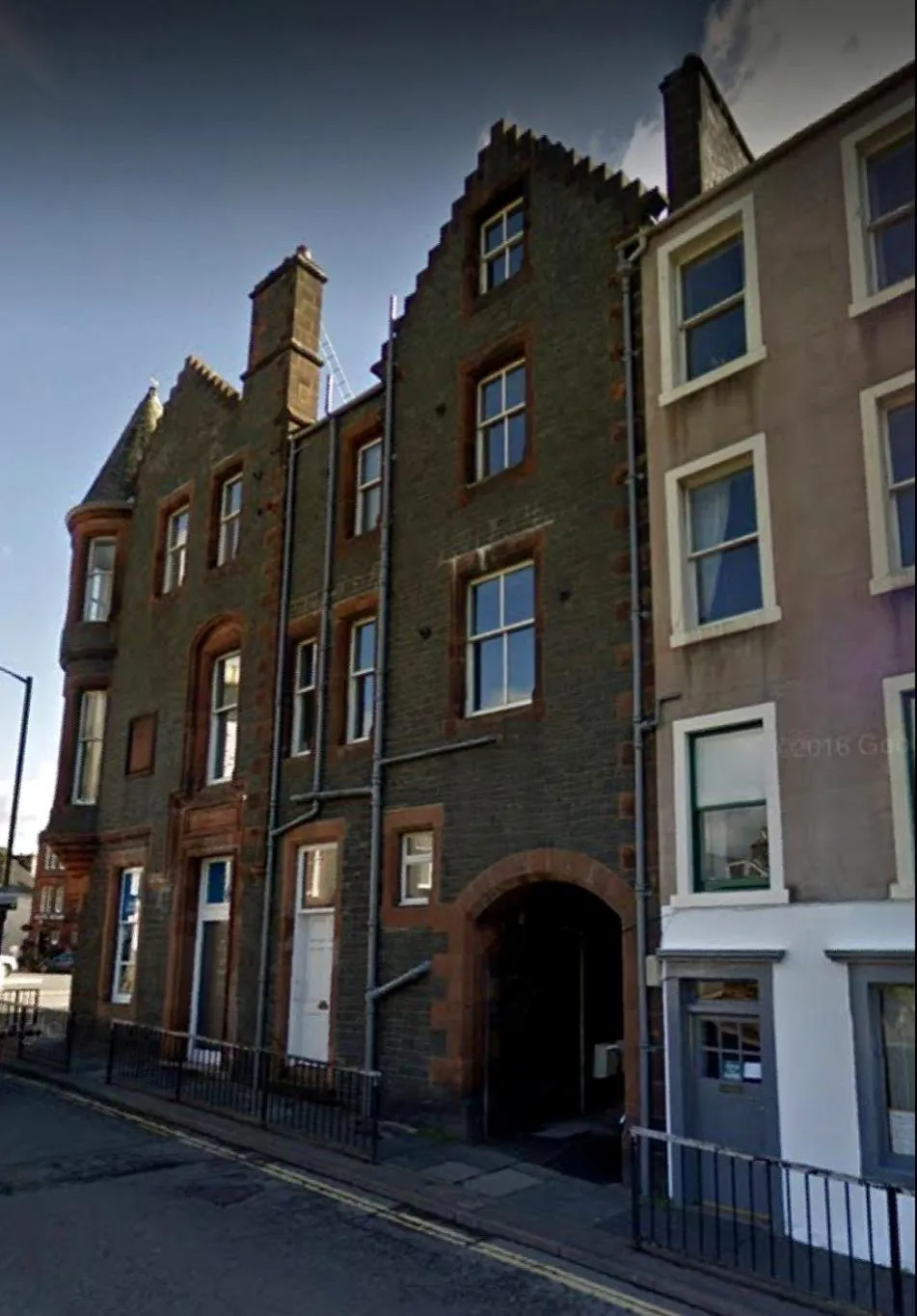 Facade/entrance in Kirkview House