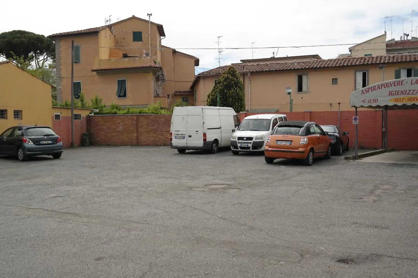 Property building in Hotel Houston Livorno - Struttura Esclusivamente Turistica - Not for Business or Workers