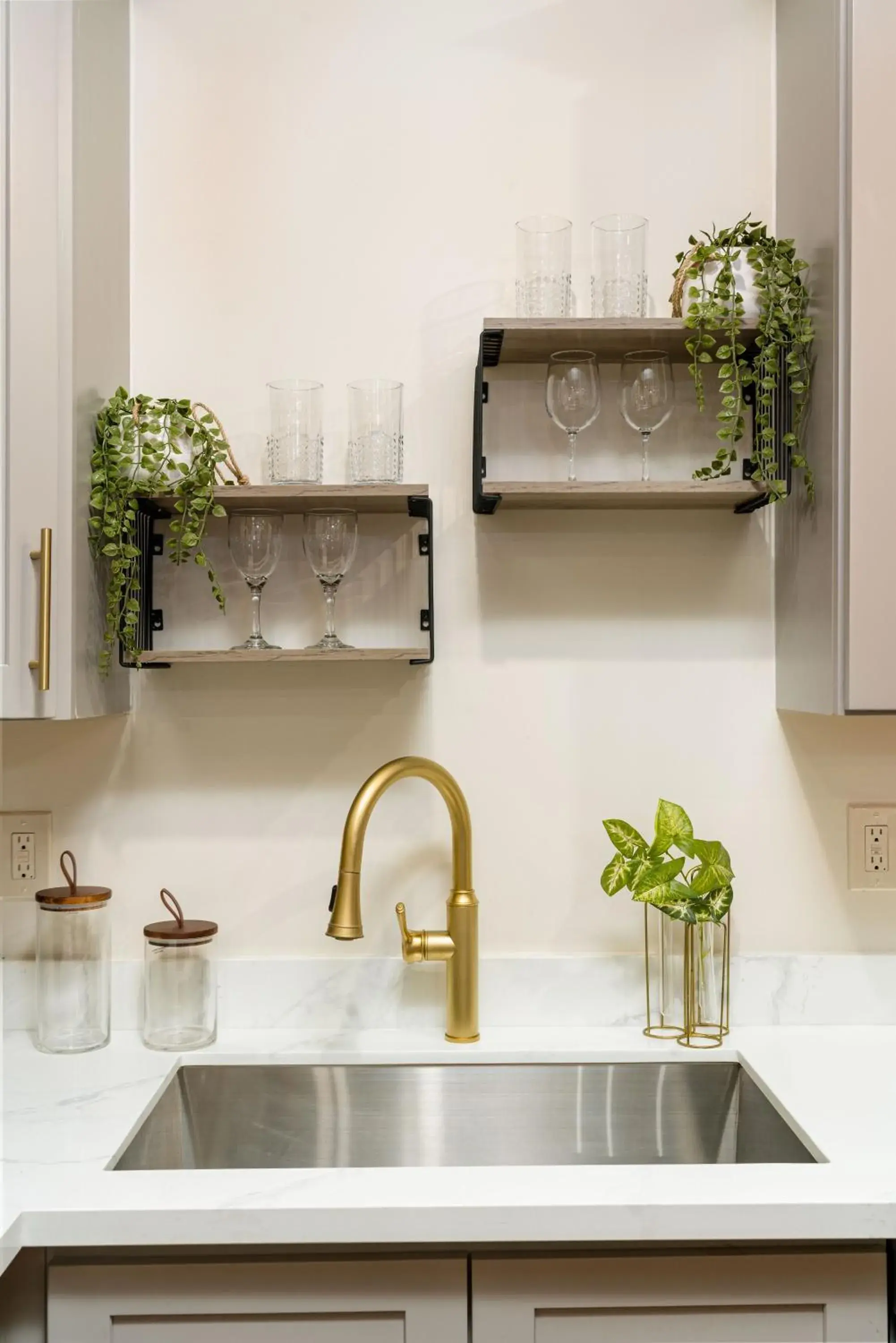 Three-Bedroom Apartment in The Alexandre Three-Bedroom Apartment in The Alexandre