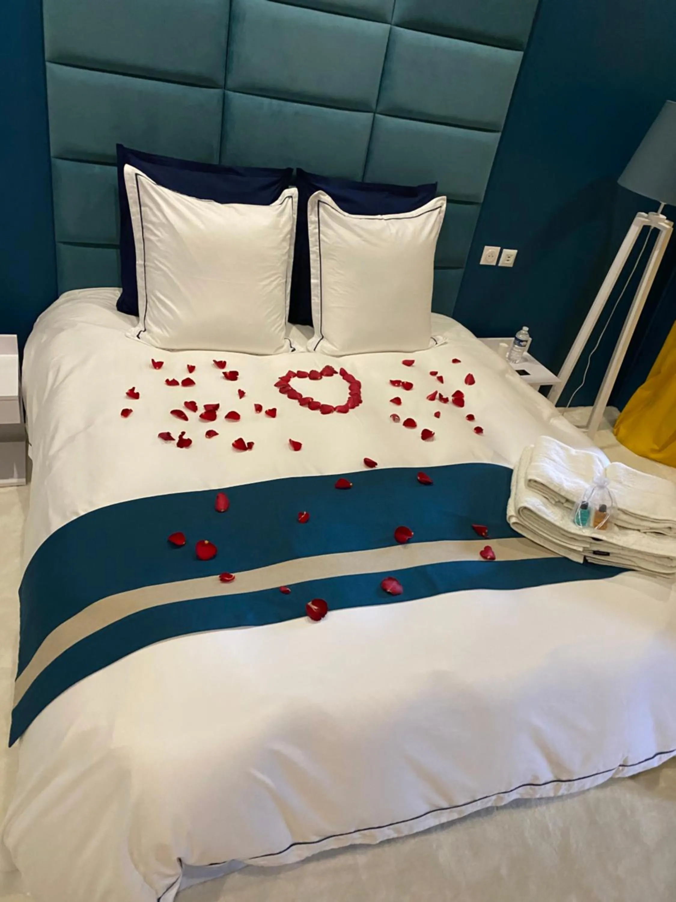 Bed in LE CHARME DE ST PIERRE