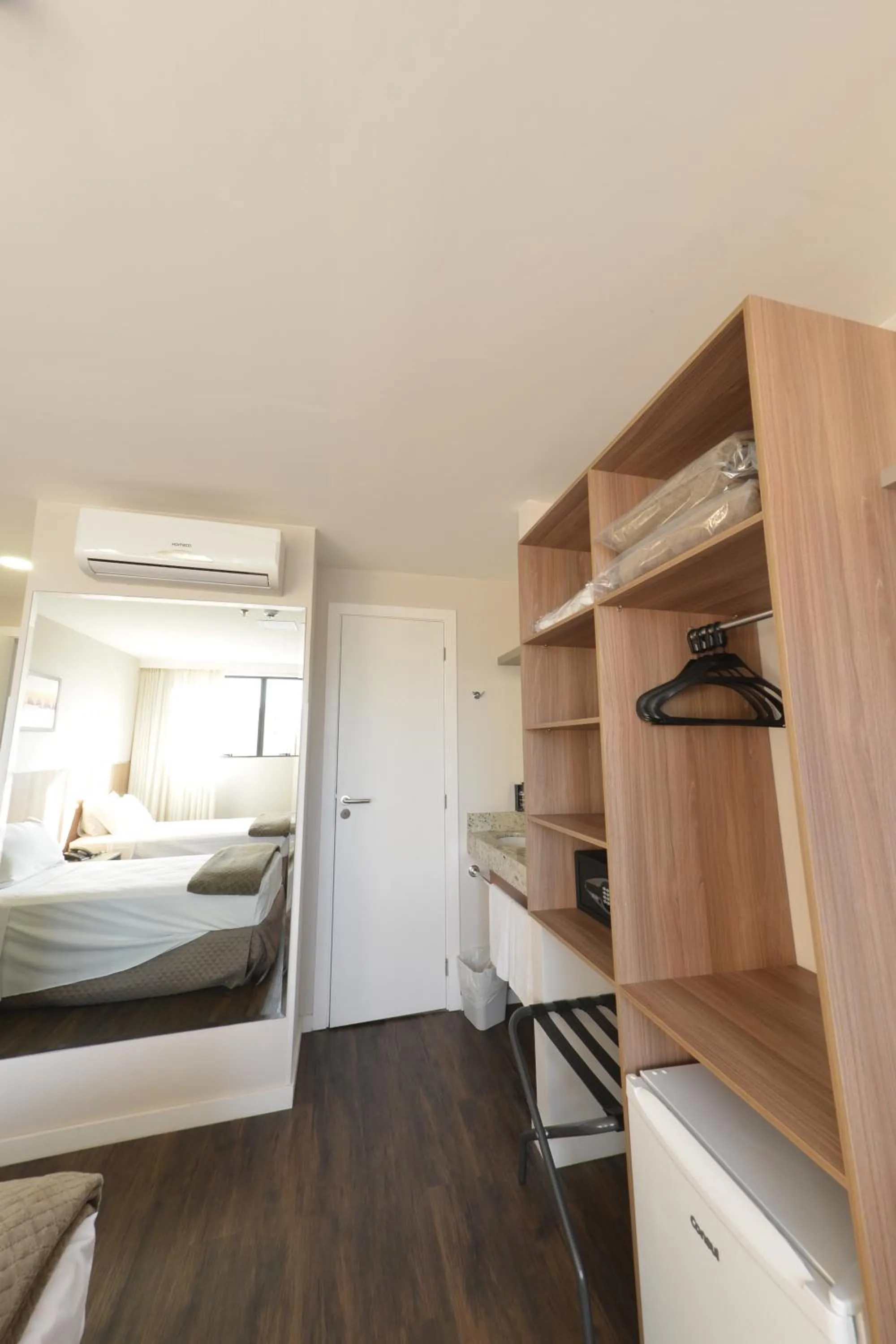 wardrobe, Bed in Hotel 7 Itajaí