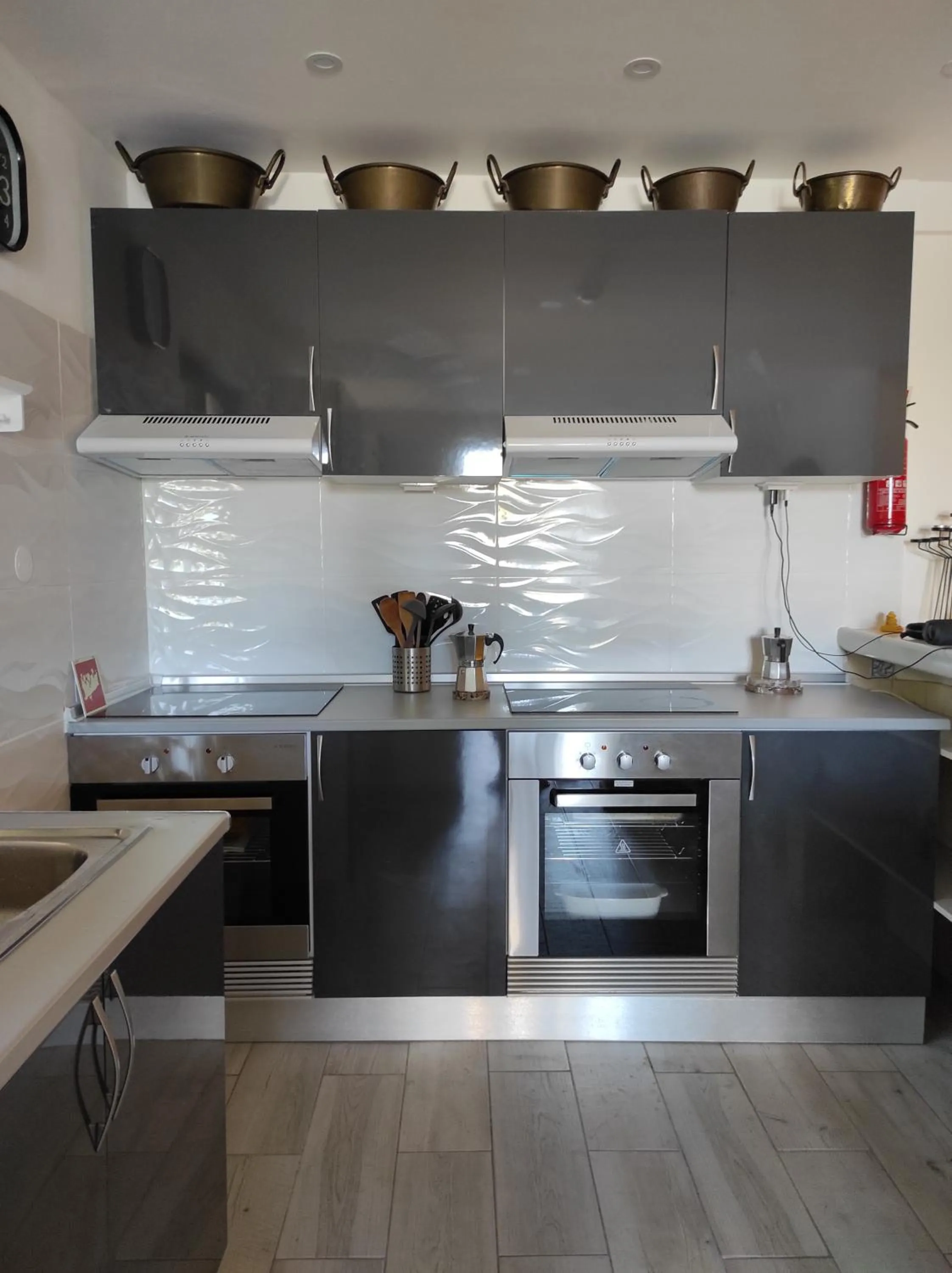 Communal kitchen in Blife Sun Hostel & Rooms