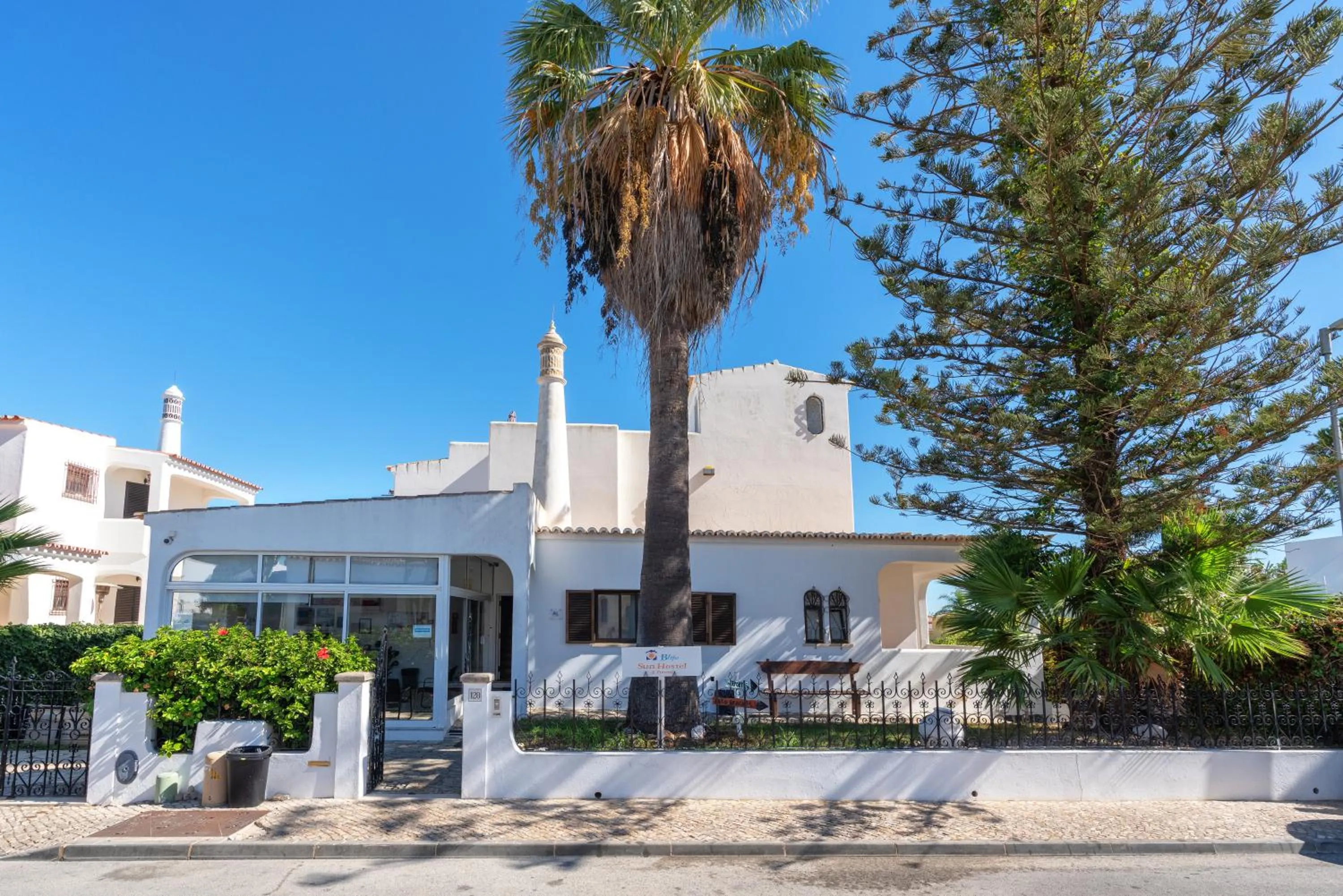 Blife Sun Hostel & Rooms