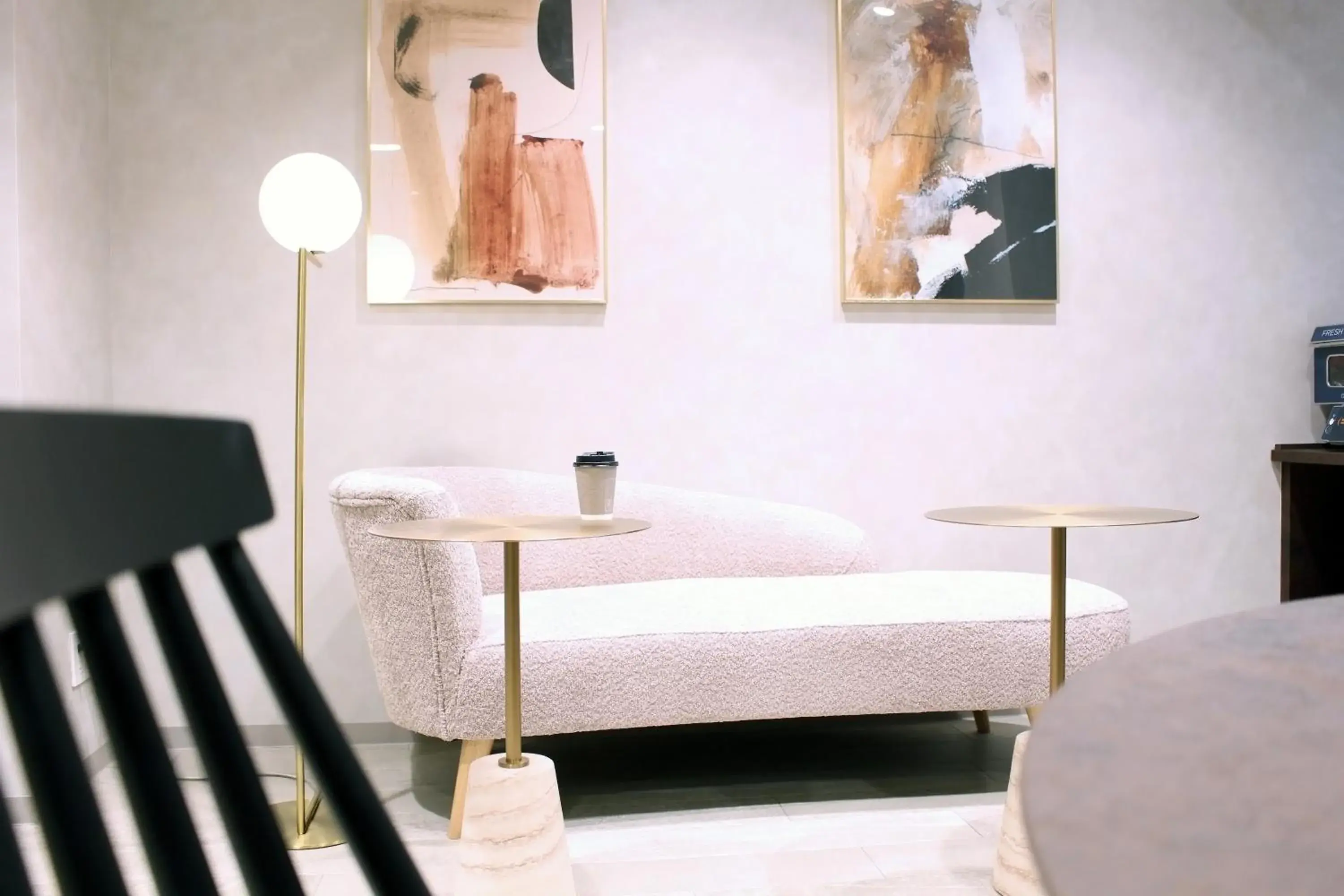Lounge or bar, Bed in KOKO HOTEL Ginza-1chome Lounge or bar, Bed in KOKO HOTEL Ginza-1chome