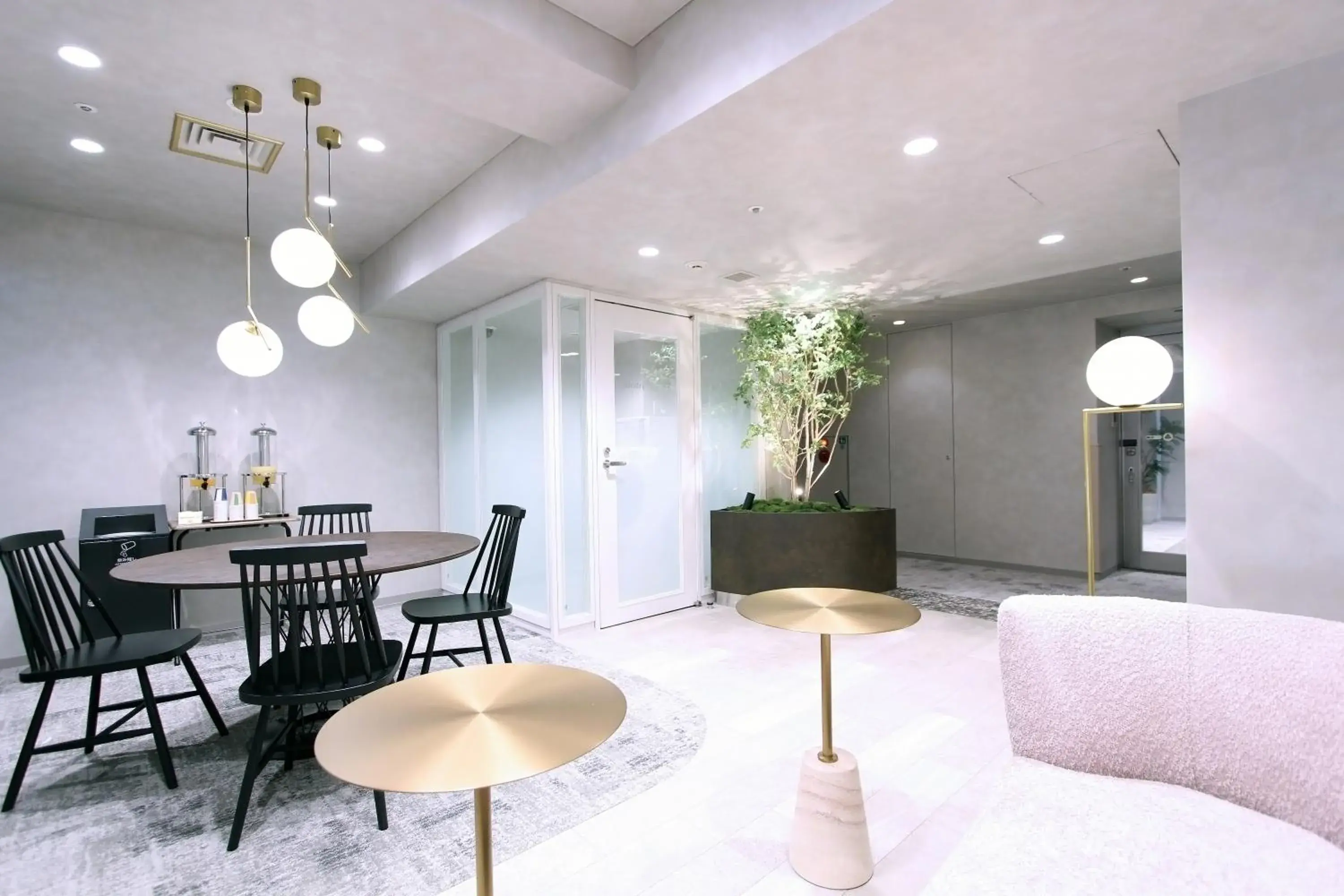 Lounge or bar in KOKO HOTEL Ginza-1chome Lounge or bar in KOKO HOTEL Ginza-1chome