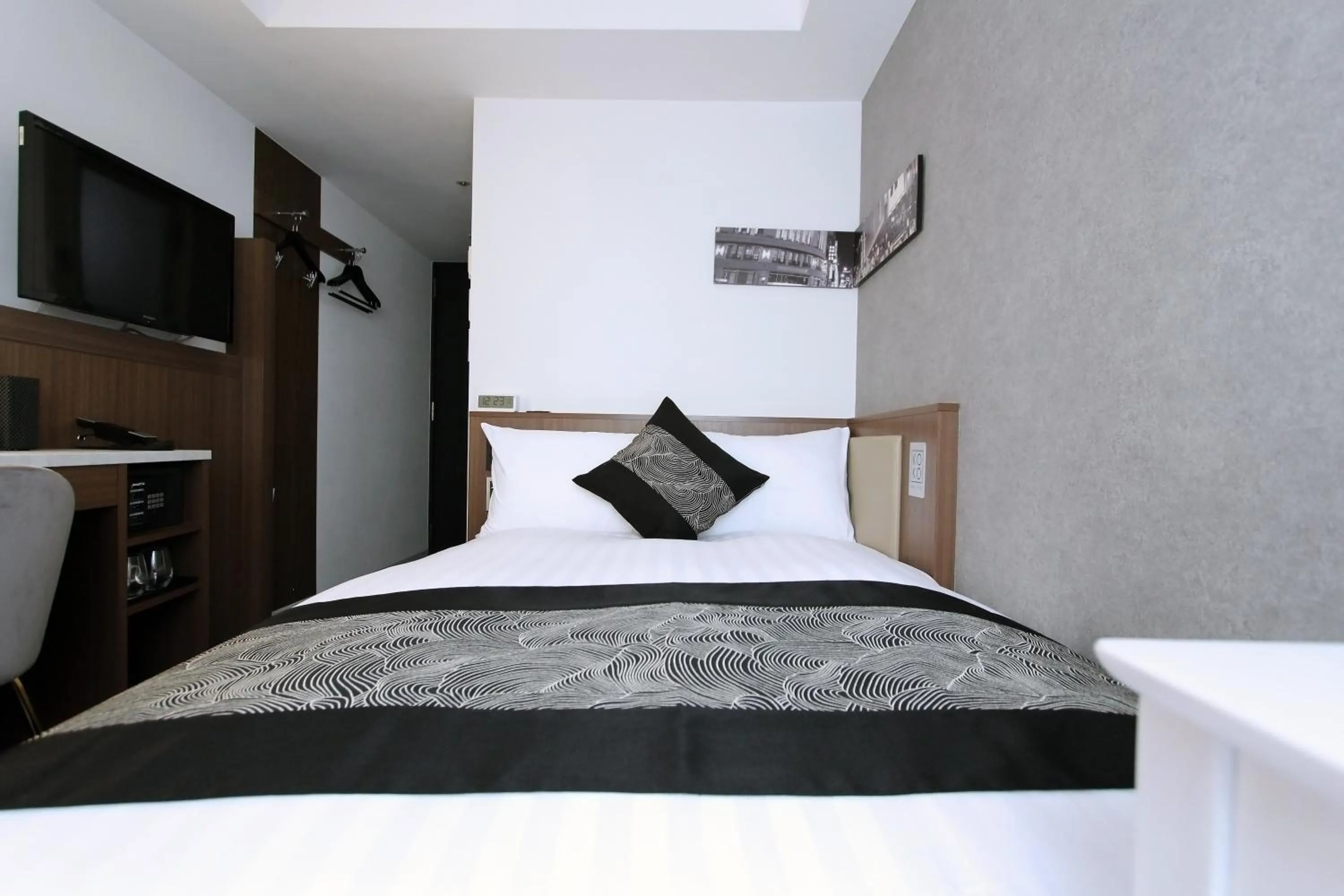 Photo of the whole room, Bed in KOKO HOTEL Ginza-1chome