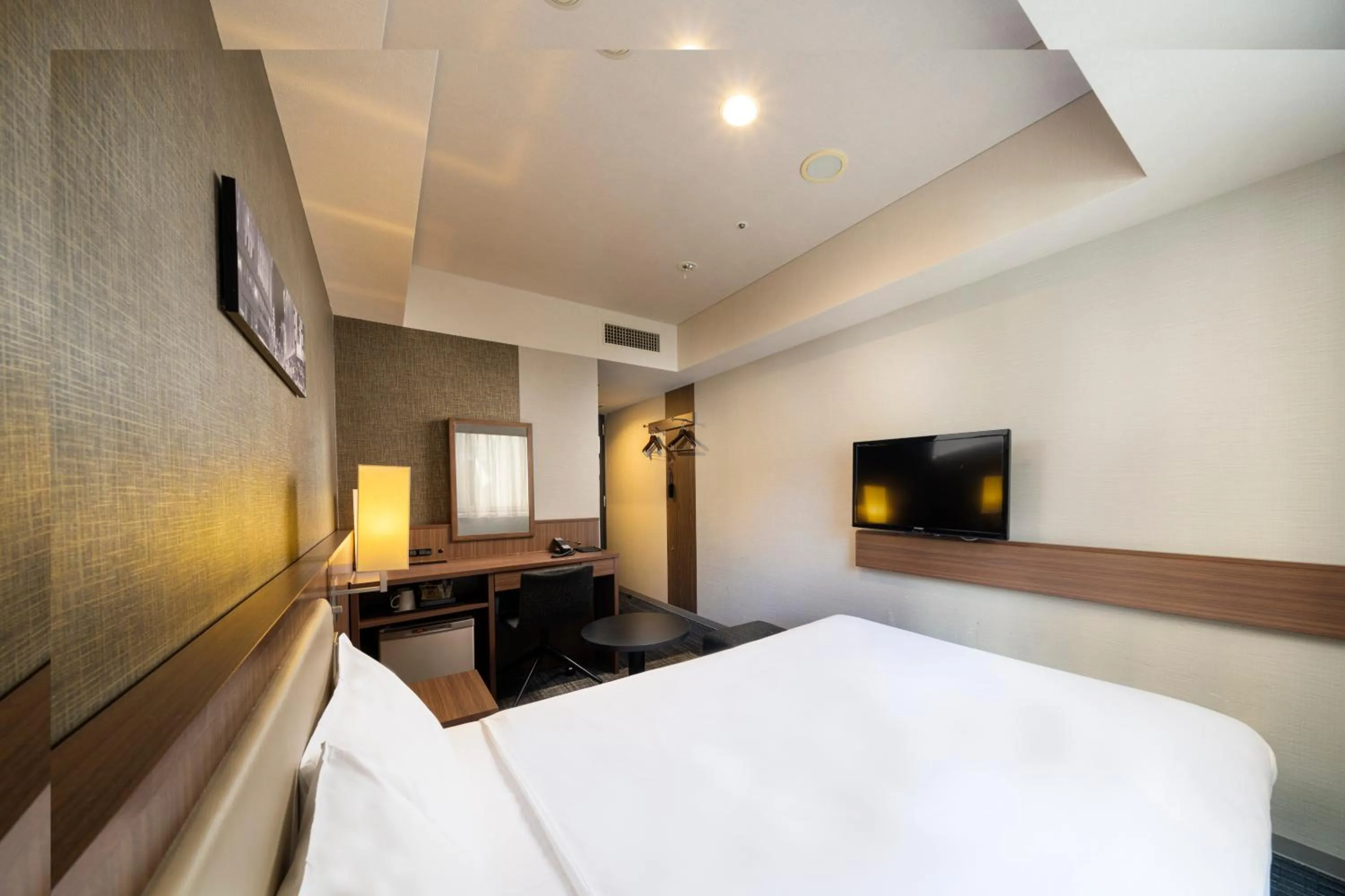 Photo of the whole room, Bed in KOKO HOTEL Ginza-1chome