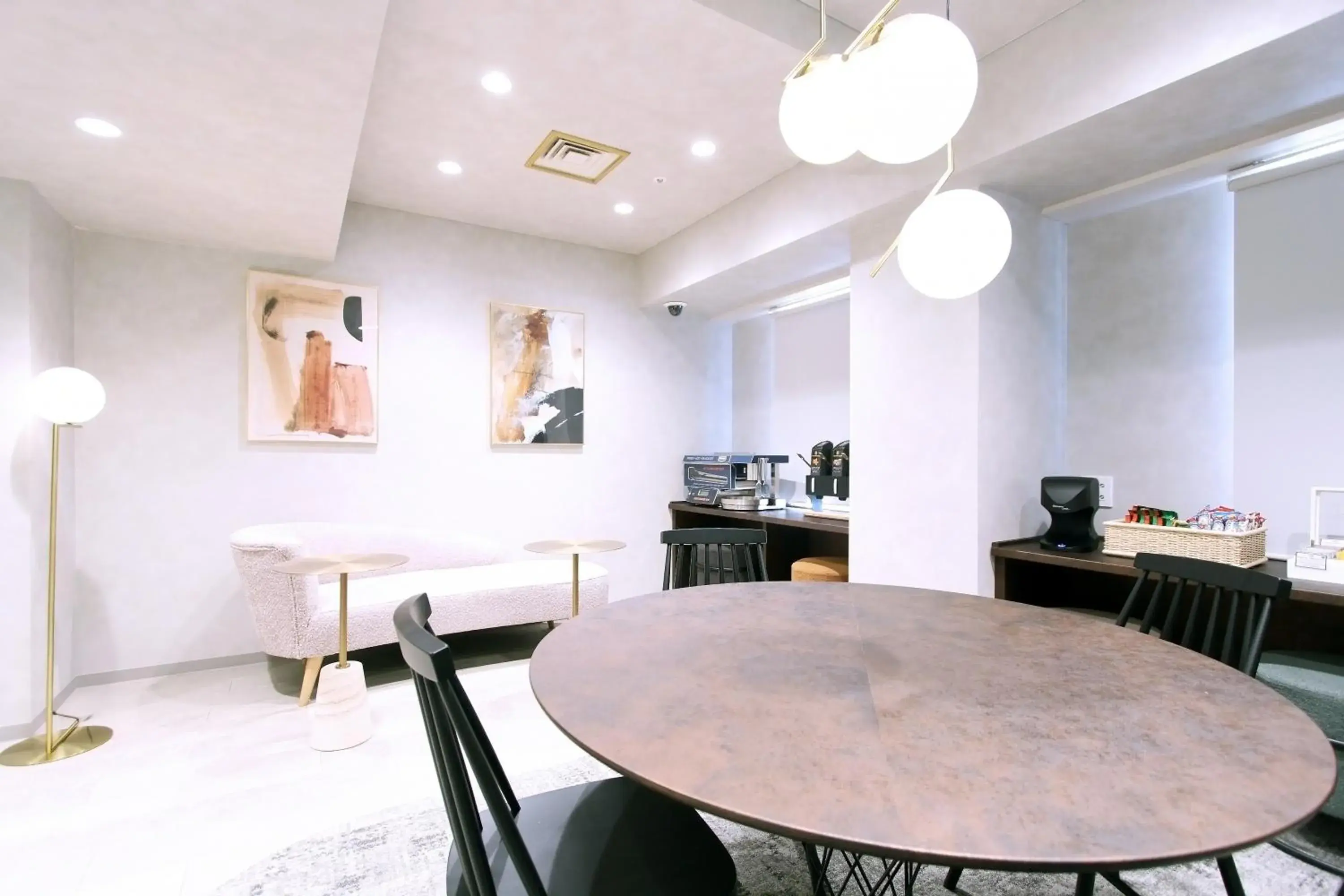Lounge or bar in KOKO HOTEL Ginza-1chome Lounge or bar in KOKO HOTEL Ginza-1chome