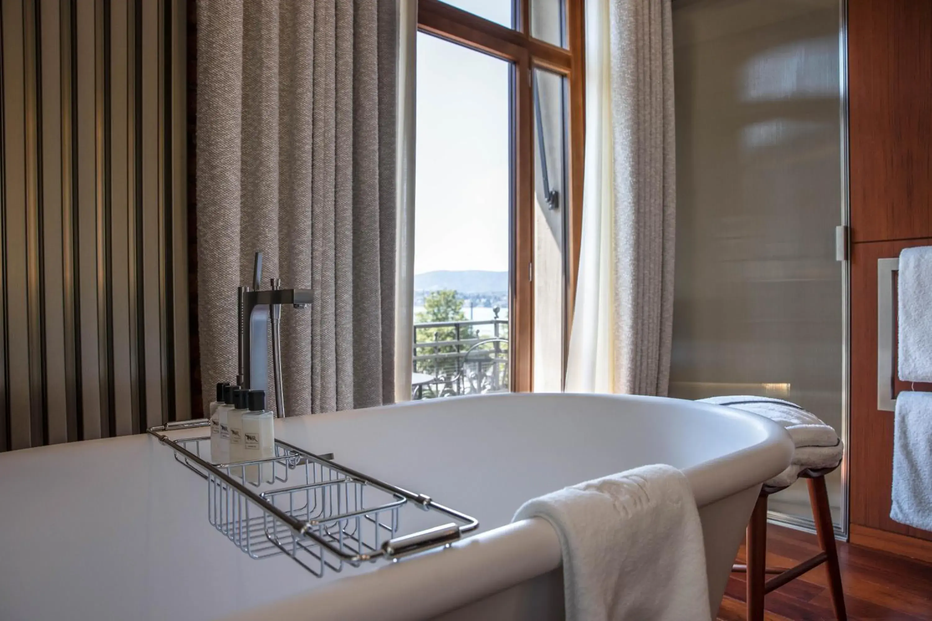 Bath, Bed in La Réserve Eden au Lac Zurich Bath, Bed in La Réserve Eden au Lac Zurich