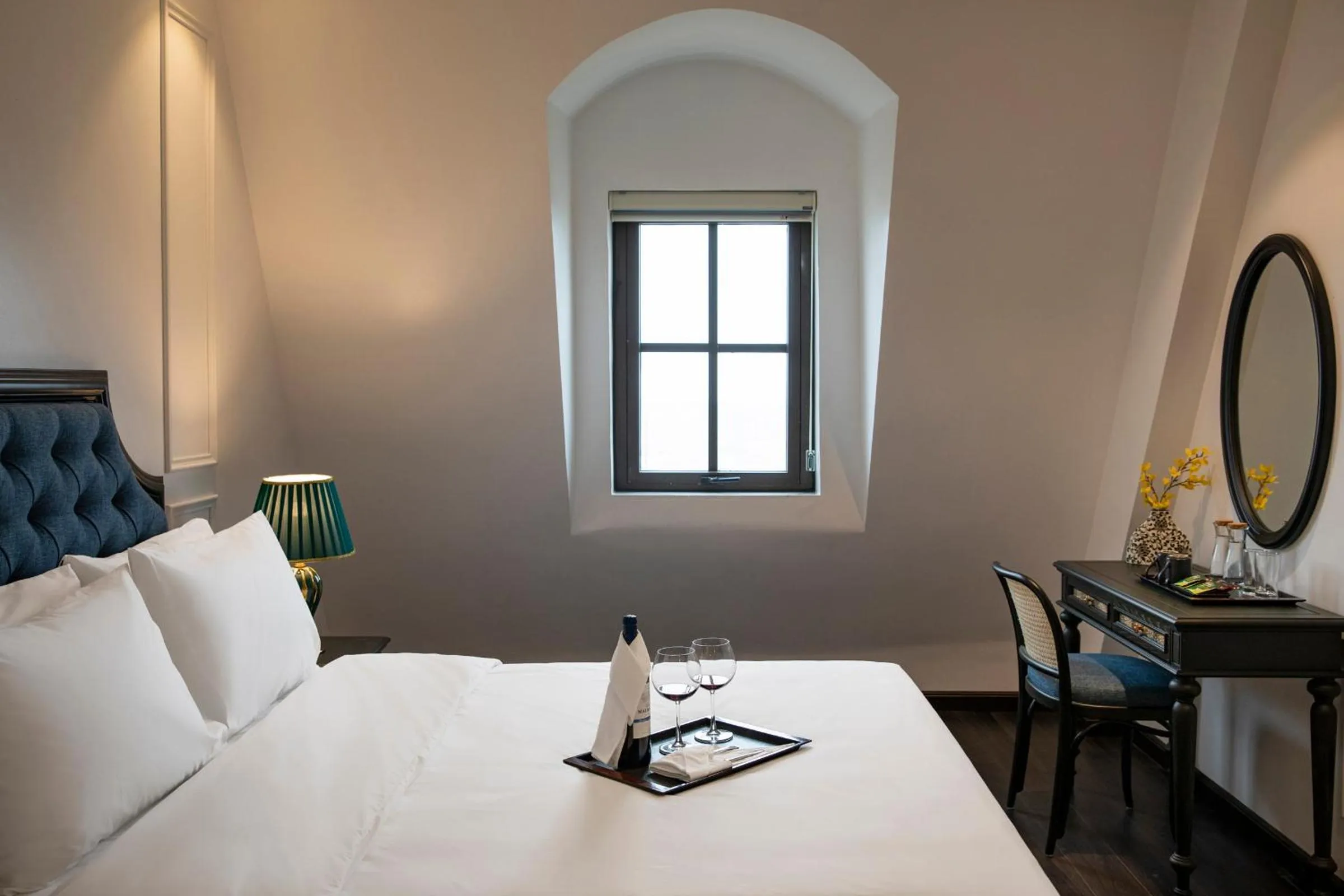 Restaurant/places to eat, Bed in Ha Long Essence Hotel