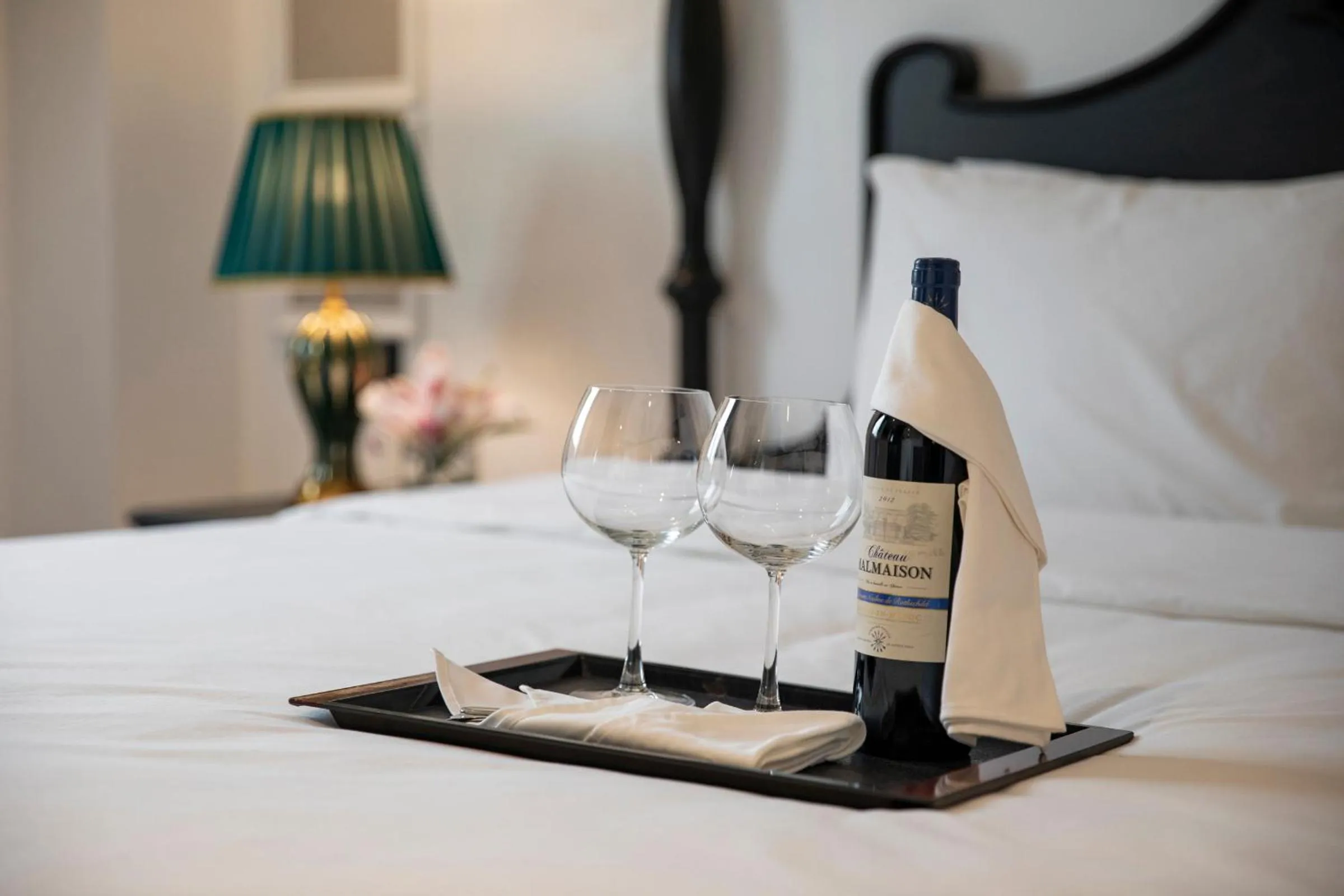 Living room, Bed in Ha Long Essence Hotel