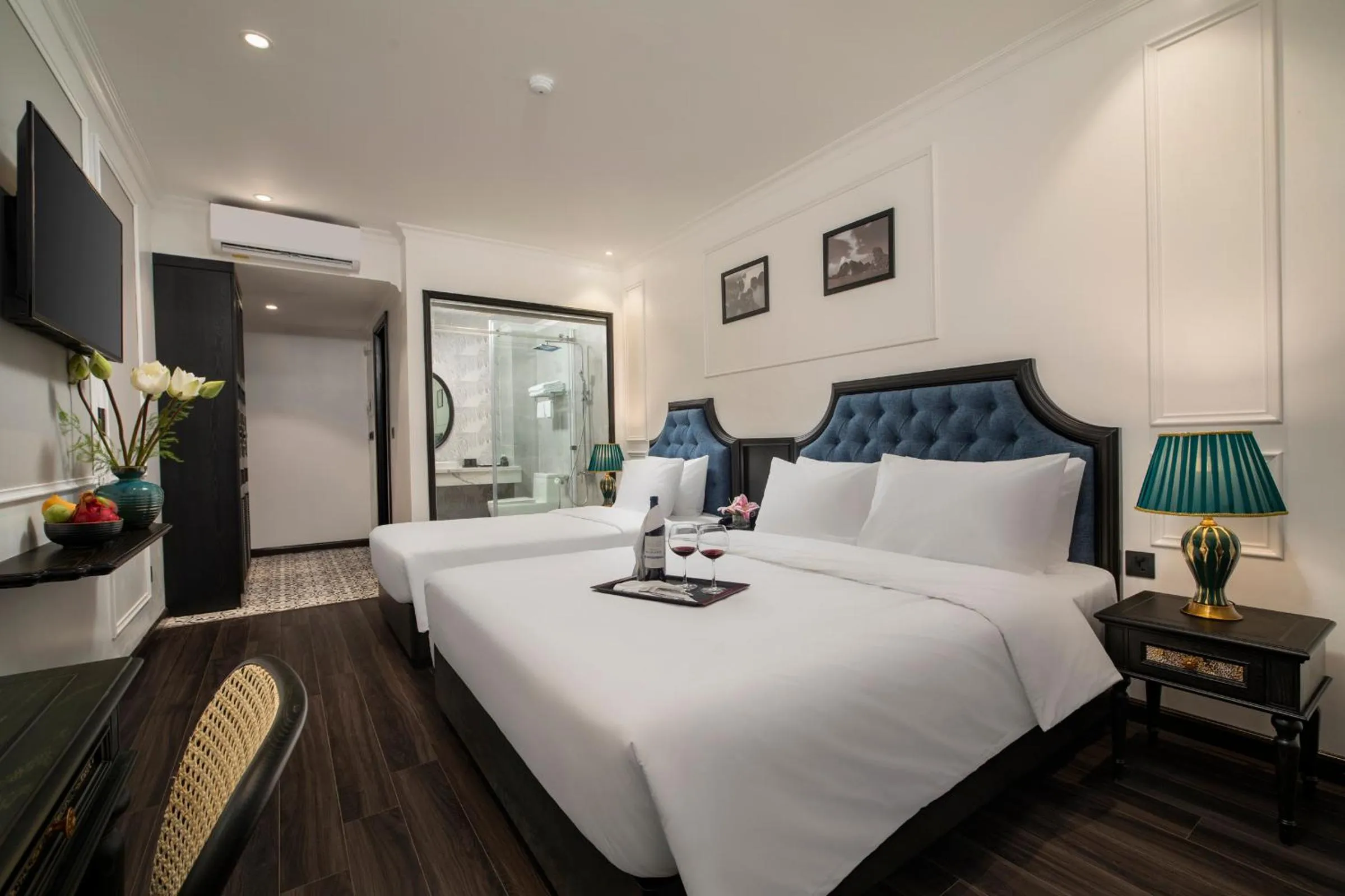 Restaurant/places to eat, Bed in Ha Long Essence Hotel