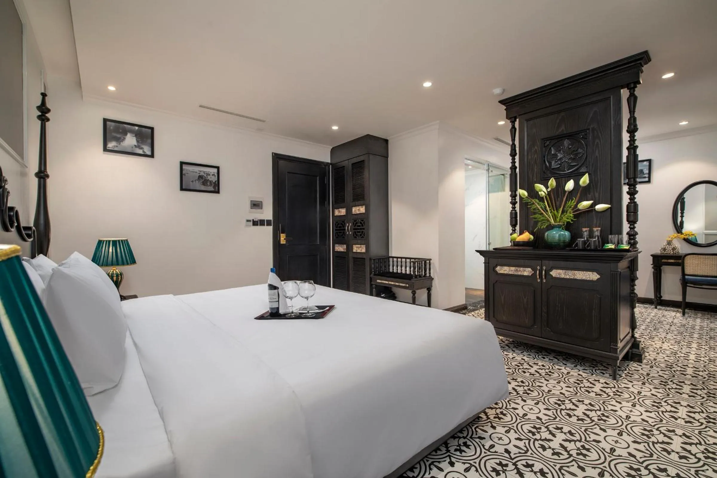 Living room, Bed in Ha Long Essence Hotel