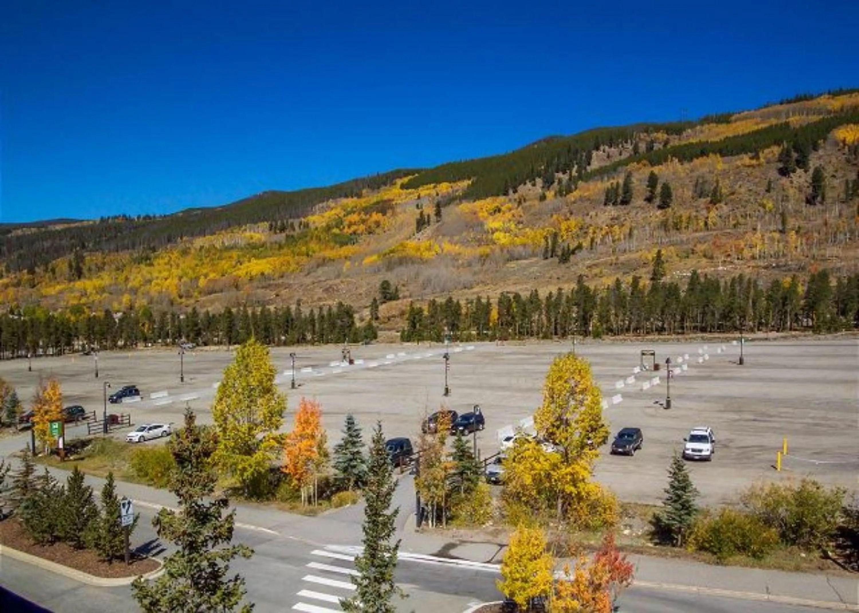 Mountain view in Buffalo Lodge by Summit County Mountain Retreats