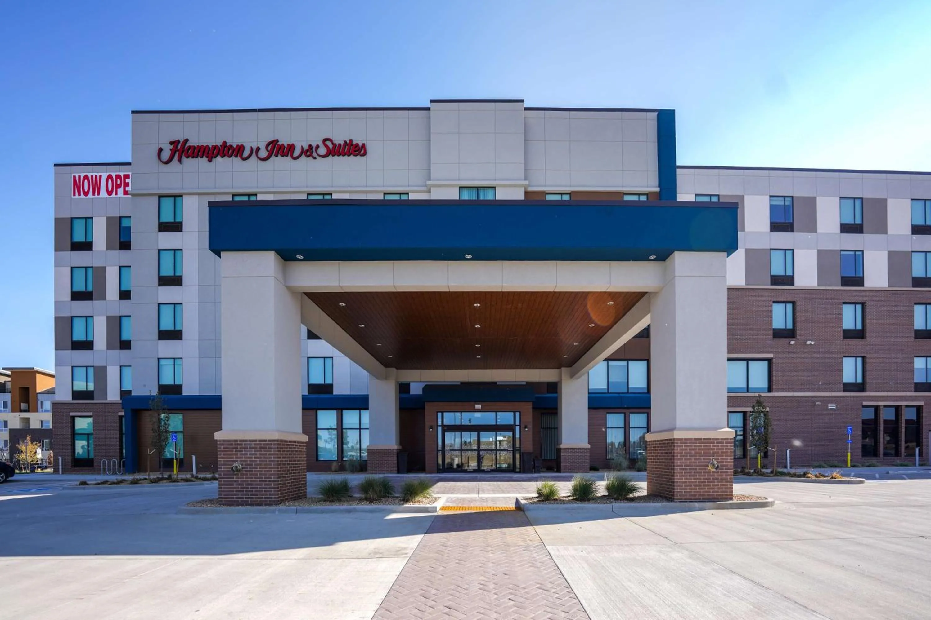 Property building in Hampton Inn & Suites Aurora South, Co