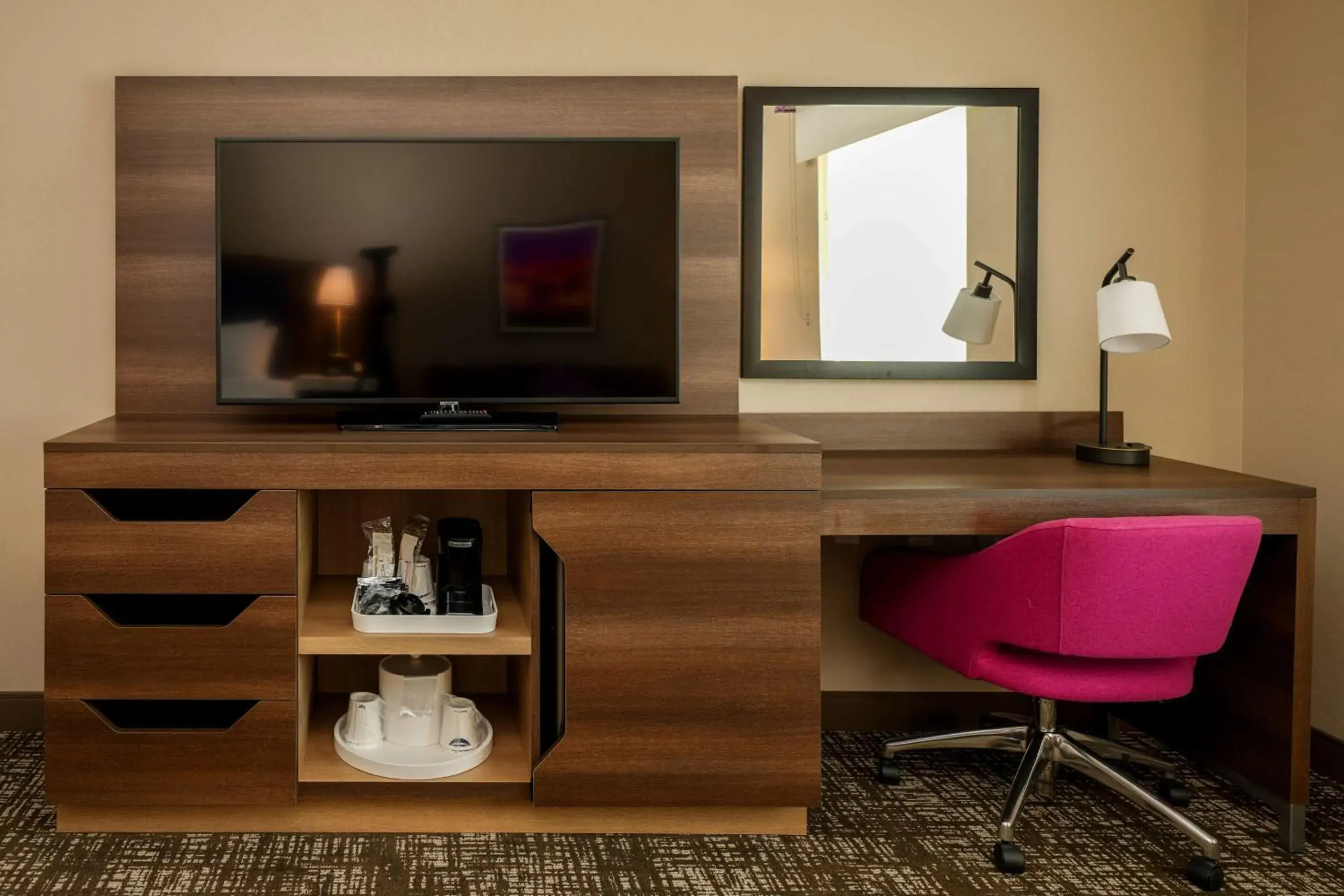 Queen Room with Two Queen Beds - Hearing Access/Non-Smoking in Hampton Inn & Suites Aurora South, Co Queen Room with Two Queen Beds - Hearing Access/Non-Smoking in Hampton Inn & Suites Aurora South, Co