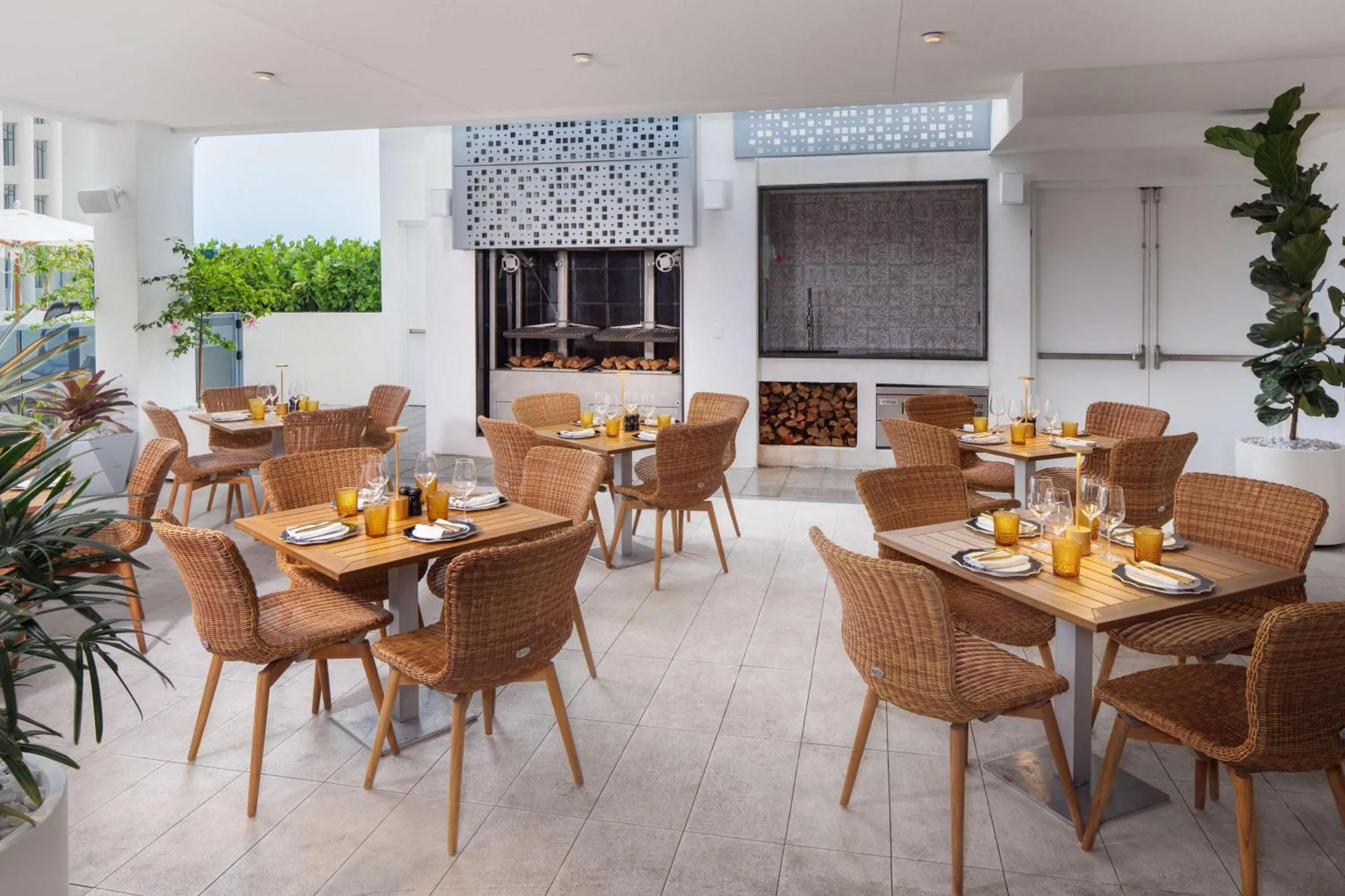 Restaurant/places to eat in Hilton Miami Aventura