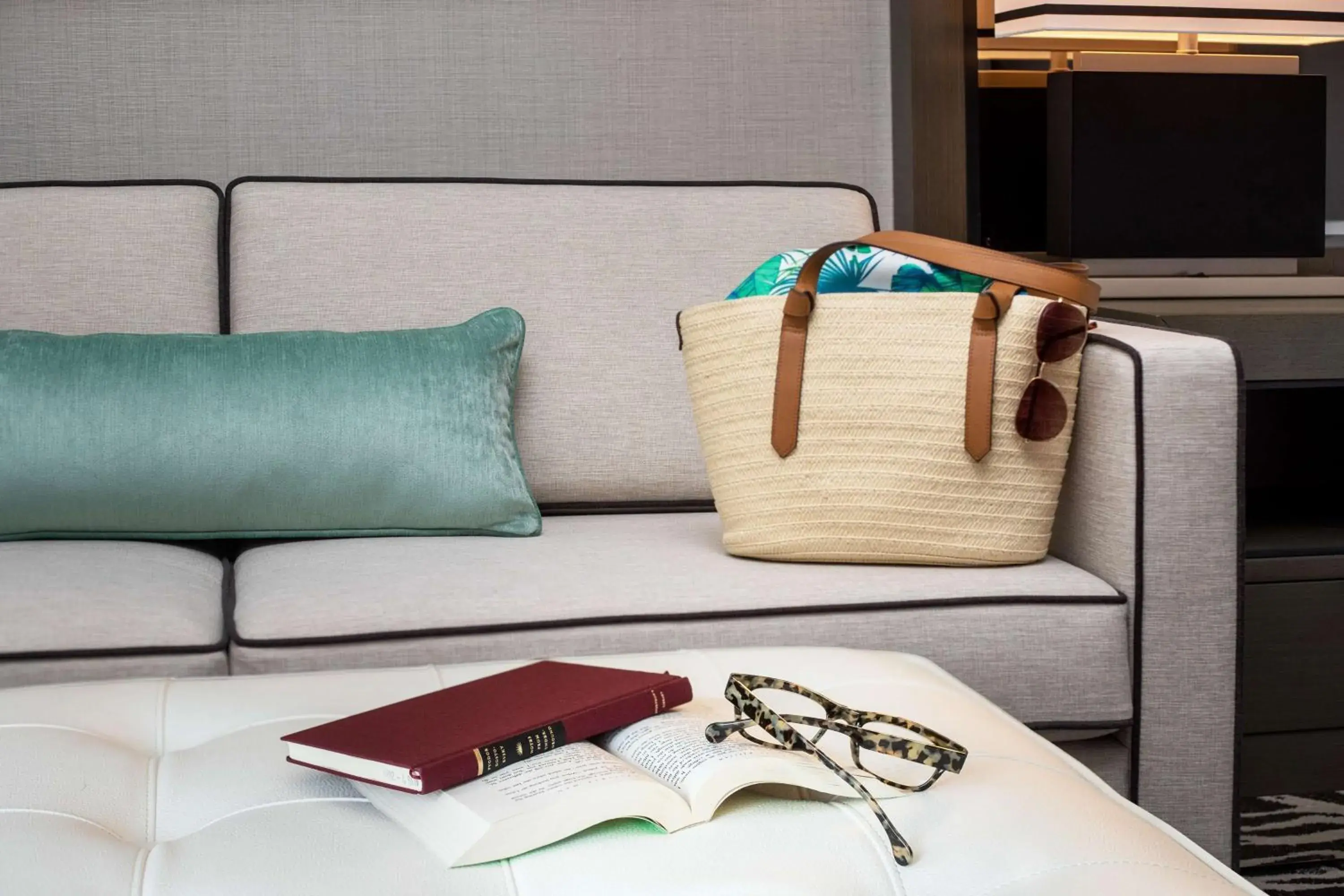 Deluxe King Room with Tub - Mobility Accessible in Hilton Miami Aventura Deluxe King Room with Tub - Mobility Accessible in Hilton Miami Aventura