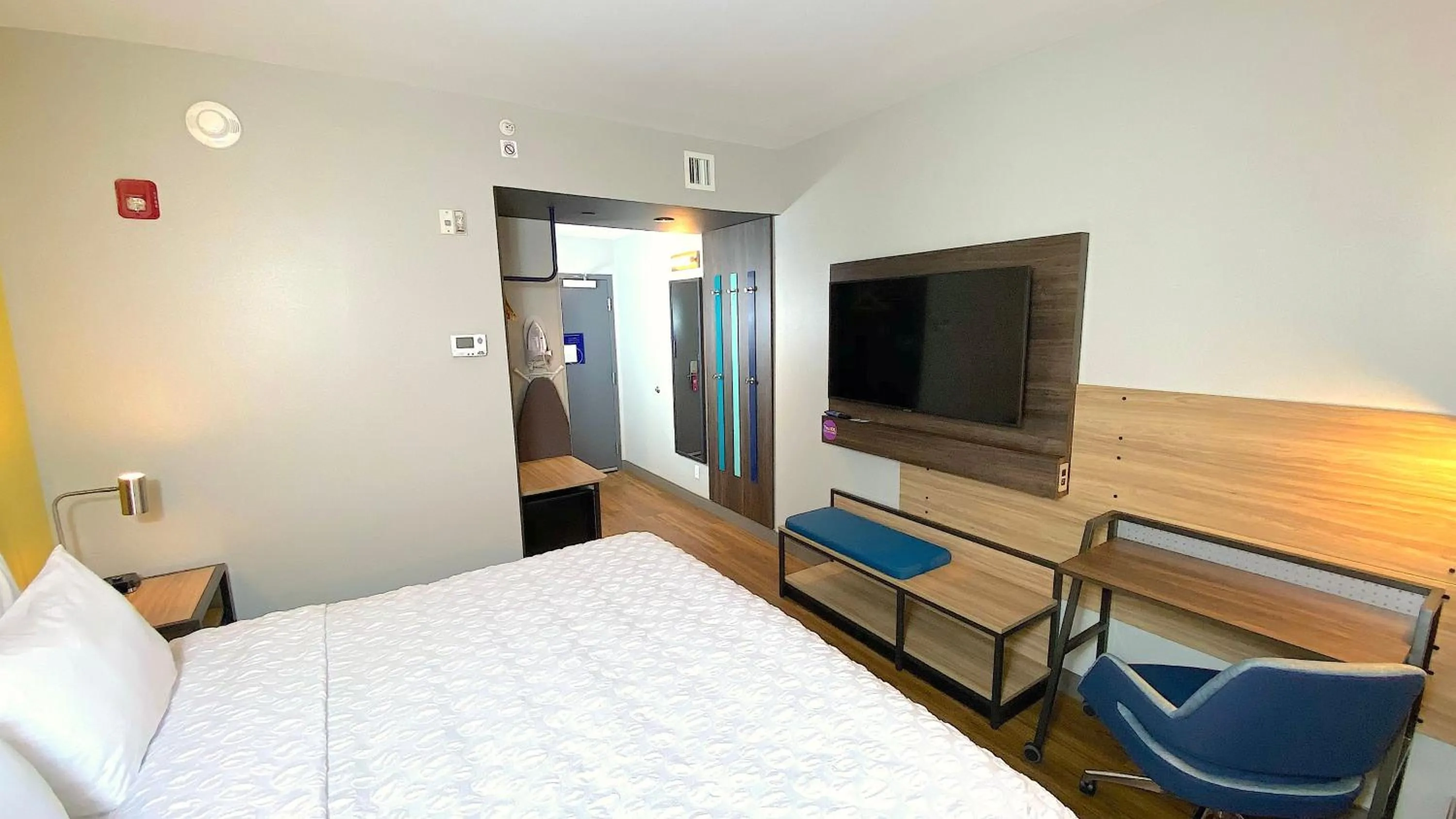 Bedroom, Bed in Tru By Hilton Manassas, Va