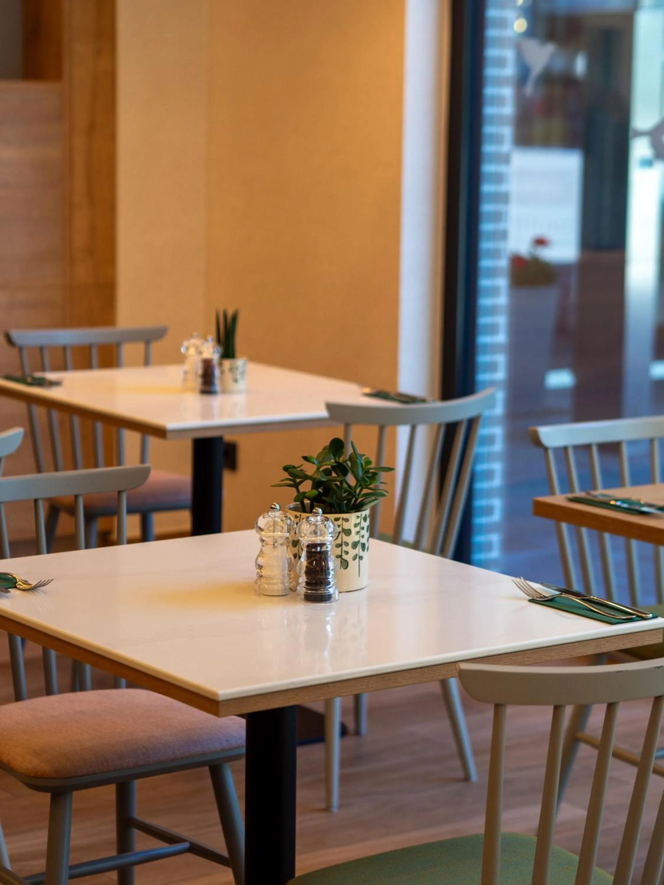 Restaurant/places to eat in Hilton Garden Inn Munich Messe