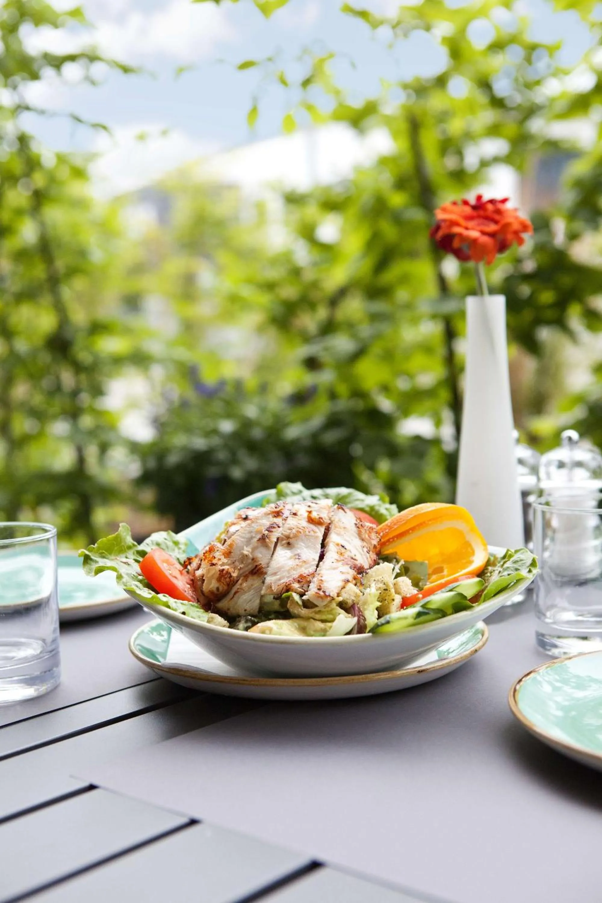 Dining area in Hilton Garden Inn Munich Messe