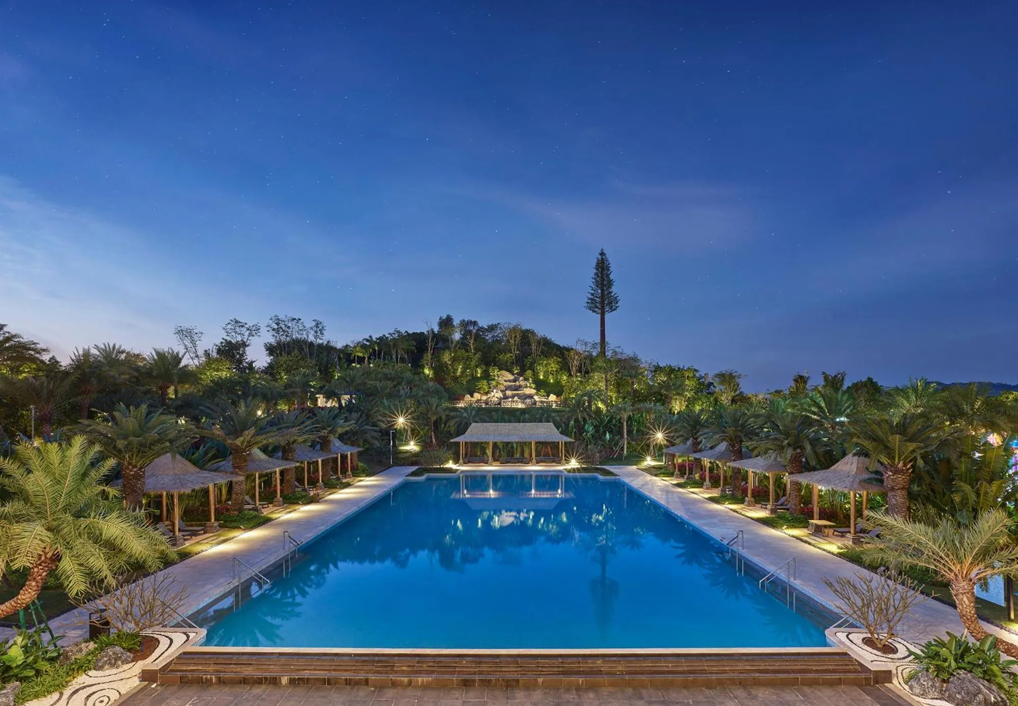 Swimming pool in Doubletree By Hilton Lingshui Hot Spring