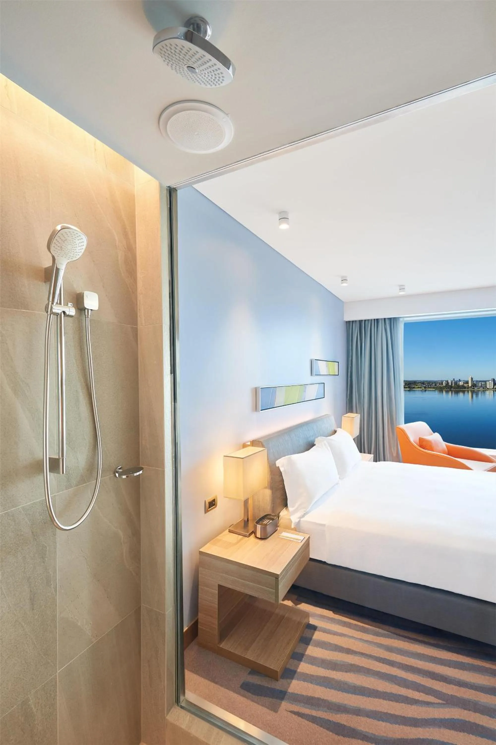 Bathroom, Bed in Doubletree By Hilton Perth Waterfront