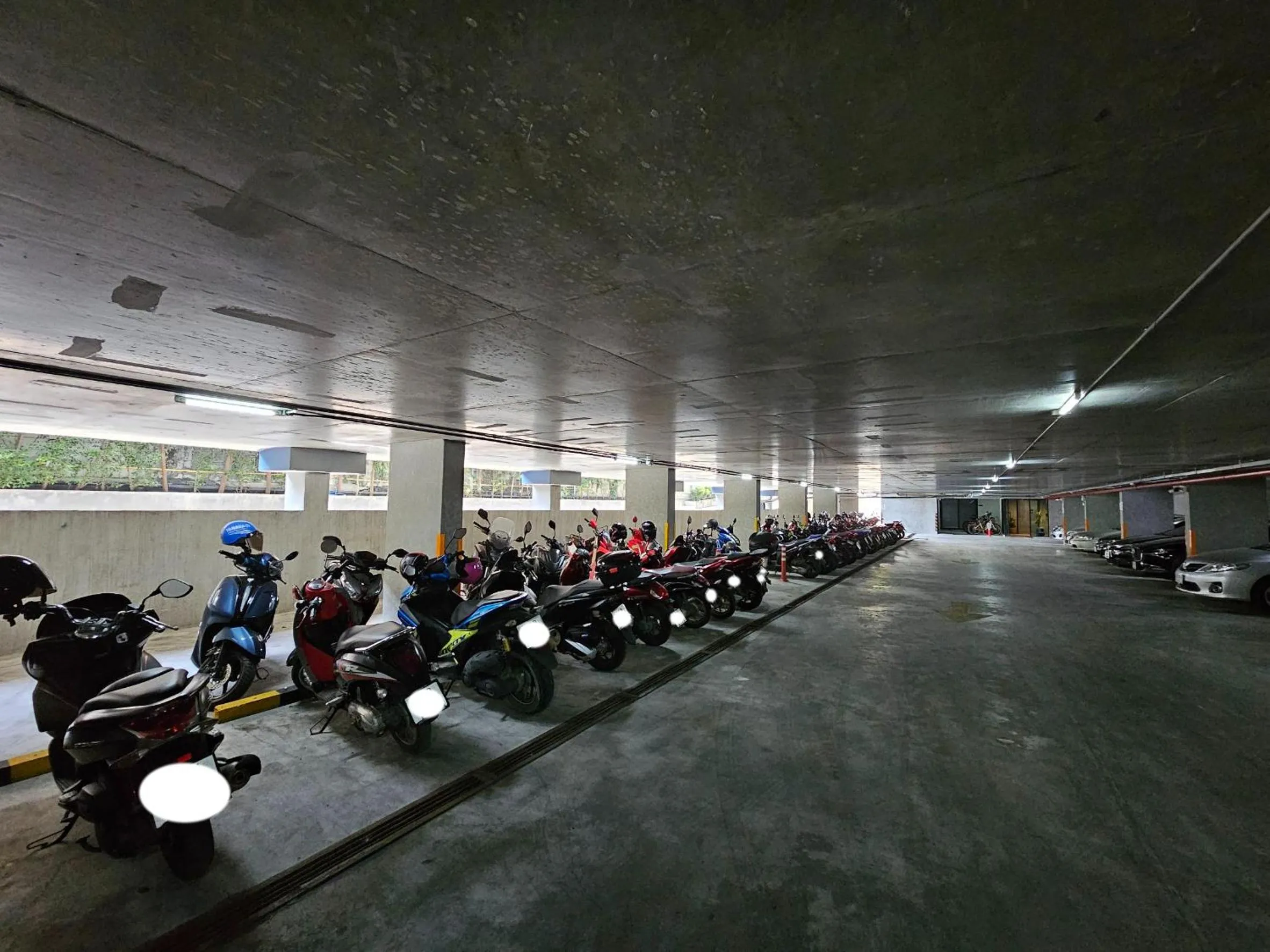 Parking in Seamira House Huahin