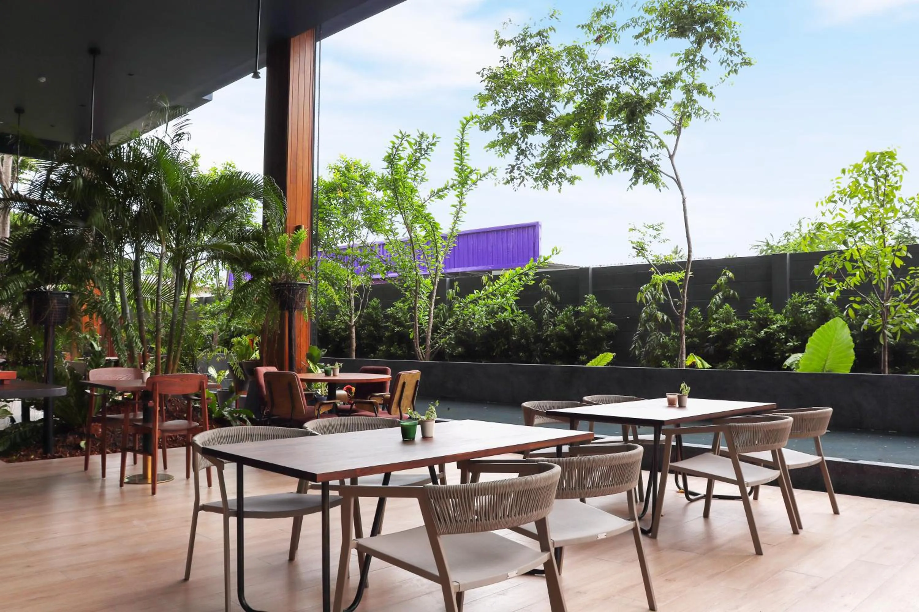 Restaurant/places to eat in Seamira House Huahin