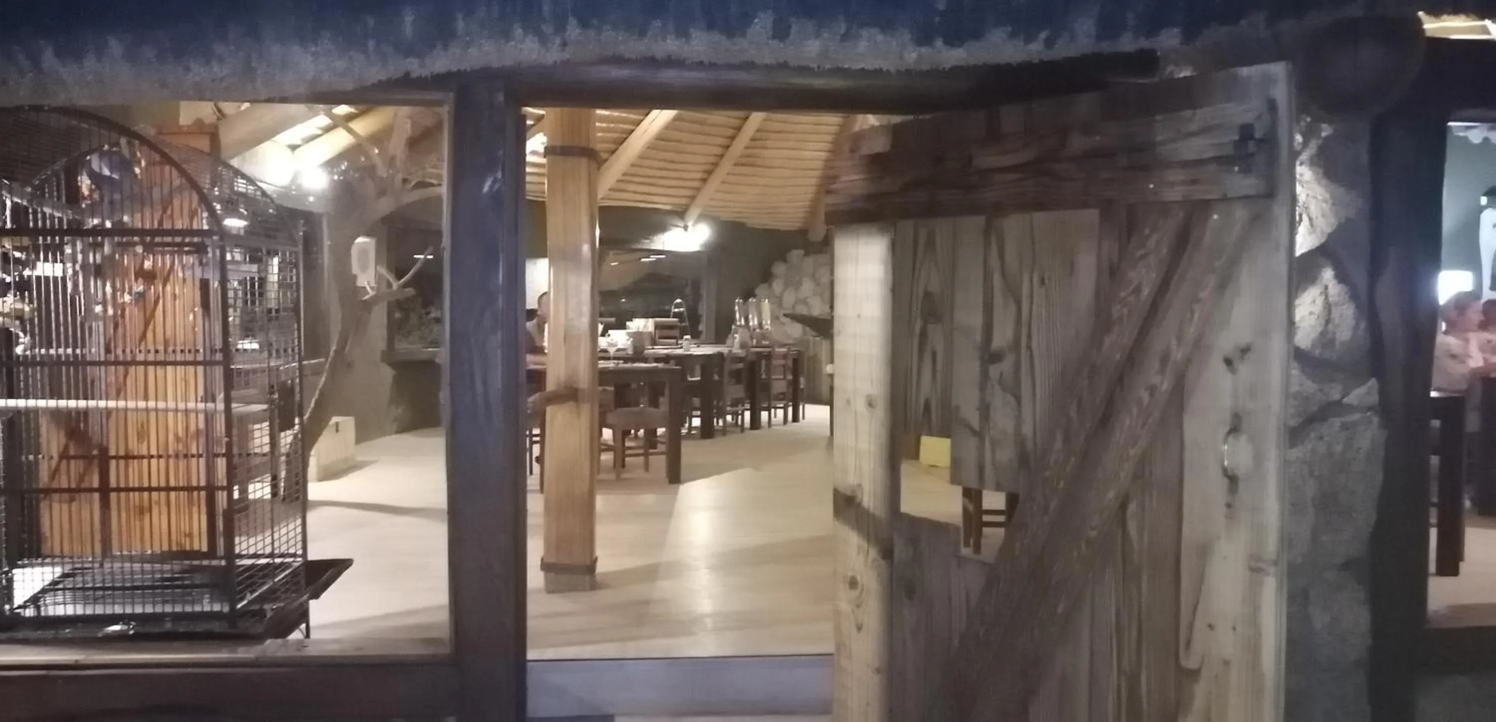 Restaurant/places to eat in Ondudu Safari Lodge