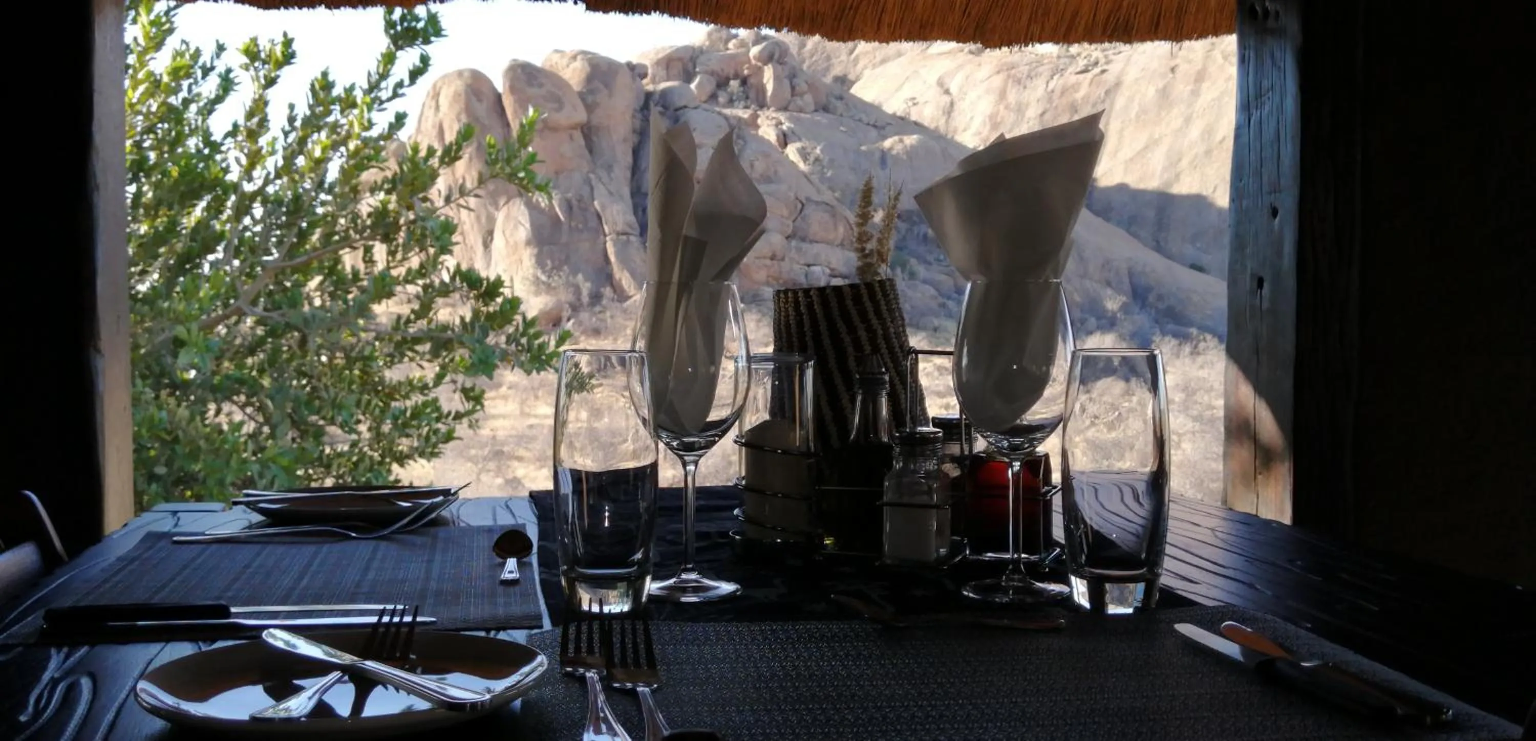 Restaurant/places to eat in Ondudu Safari Lodge