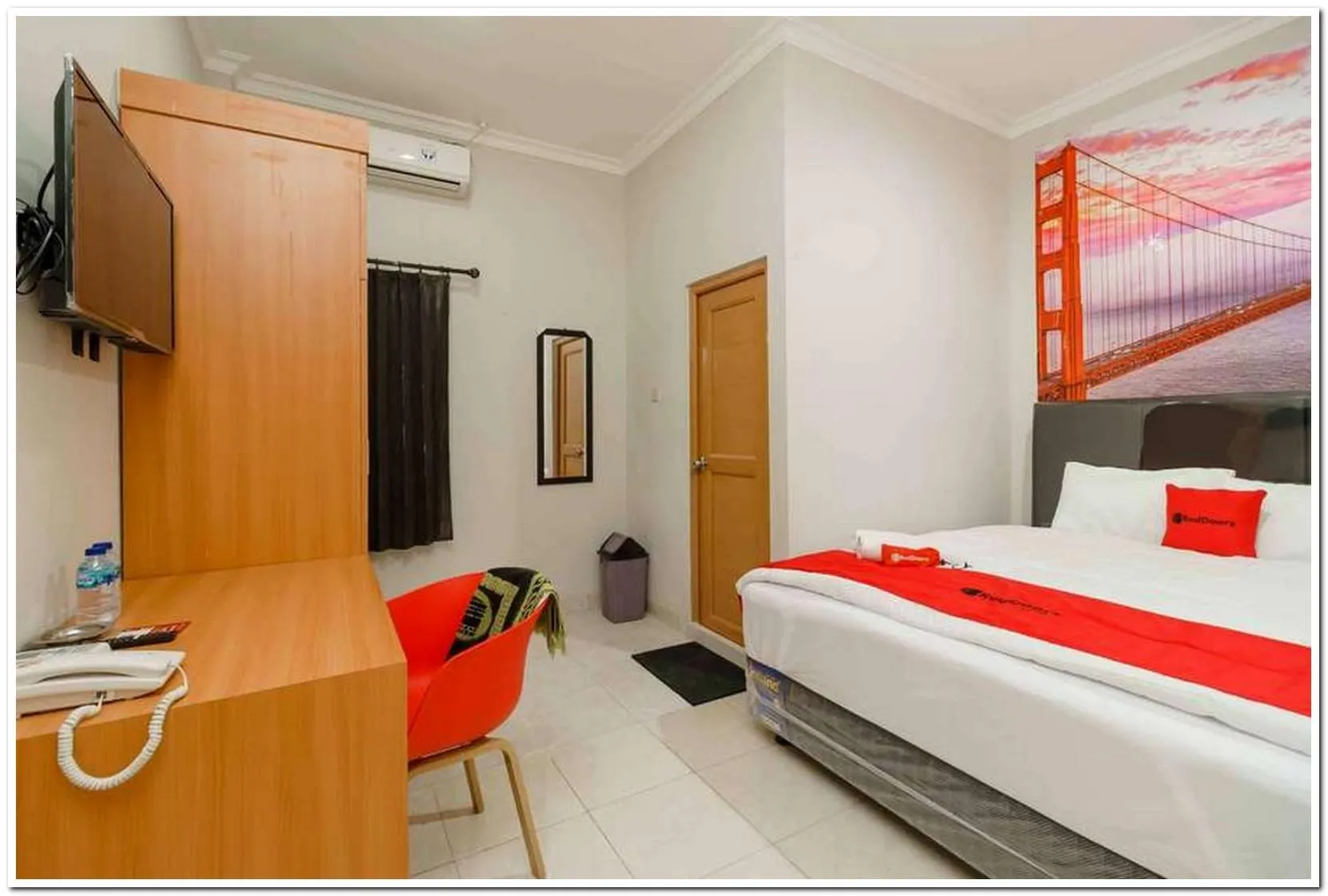 Bedroom, Bed in RedDoorz near JIEXPO Kemayoran 2