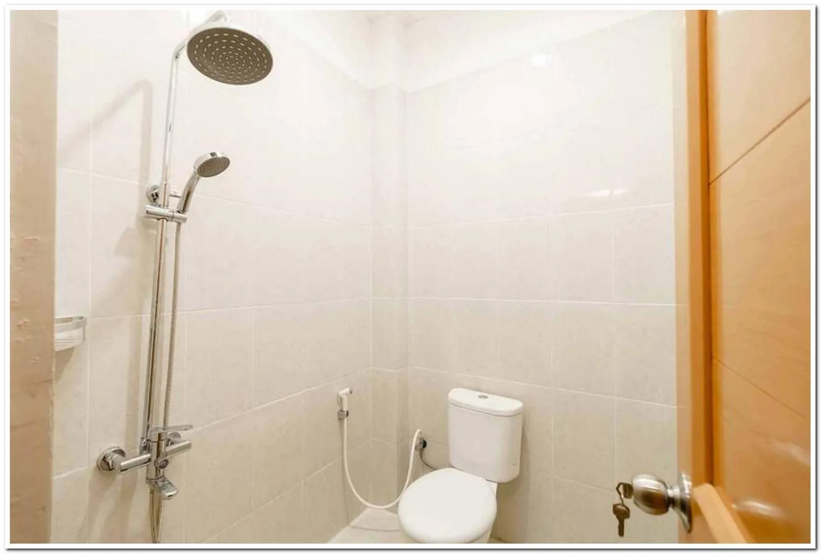 Bathroom in RedDoorz near JIEXPO Kemayoran 2