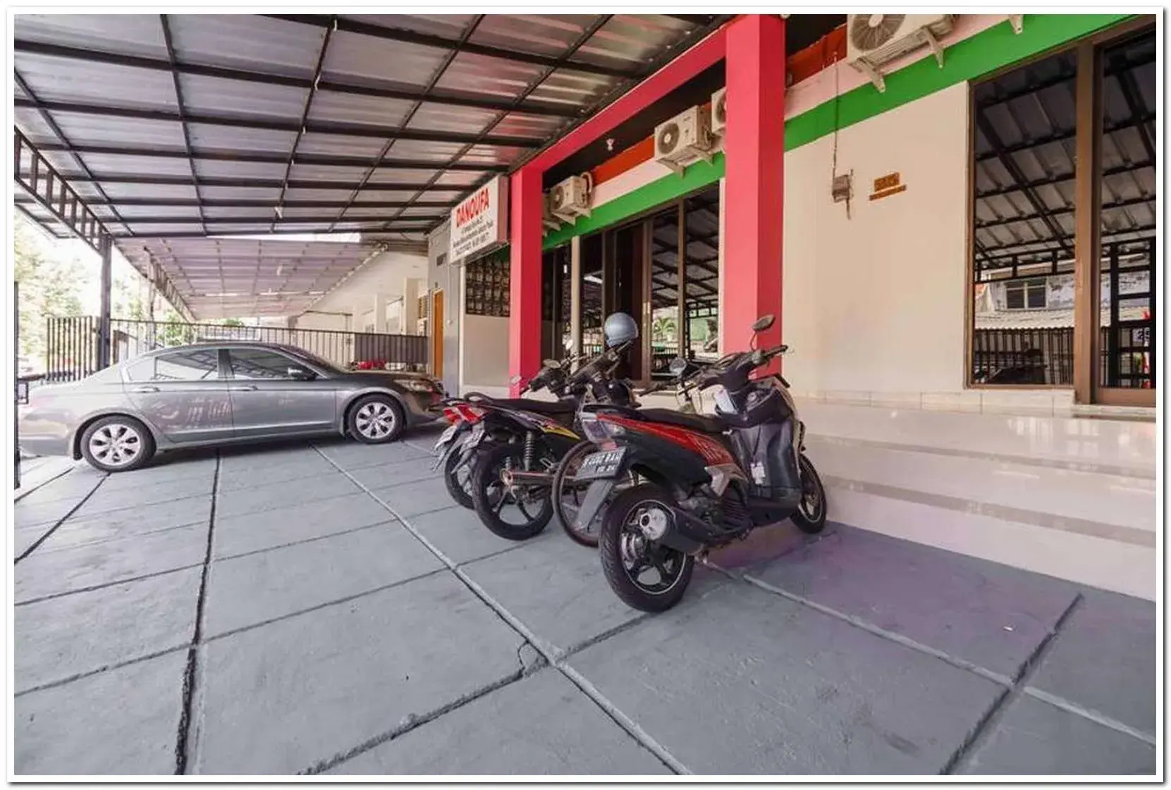 Property building in RedDoorz near JIEXPO Kemayoran 2 Property building in RedDoorz near JIEXPO Kemayoran 2