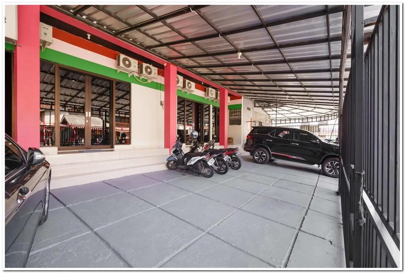 Property building in RedDoorz near JIEXPO Kemayoran 2 Property building in RedDoorz near JIEXPO Kemayoran 2